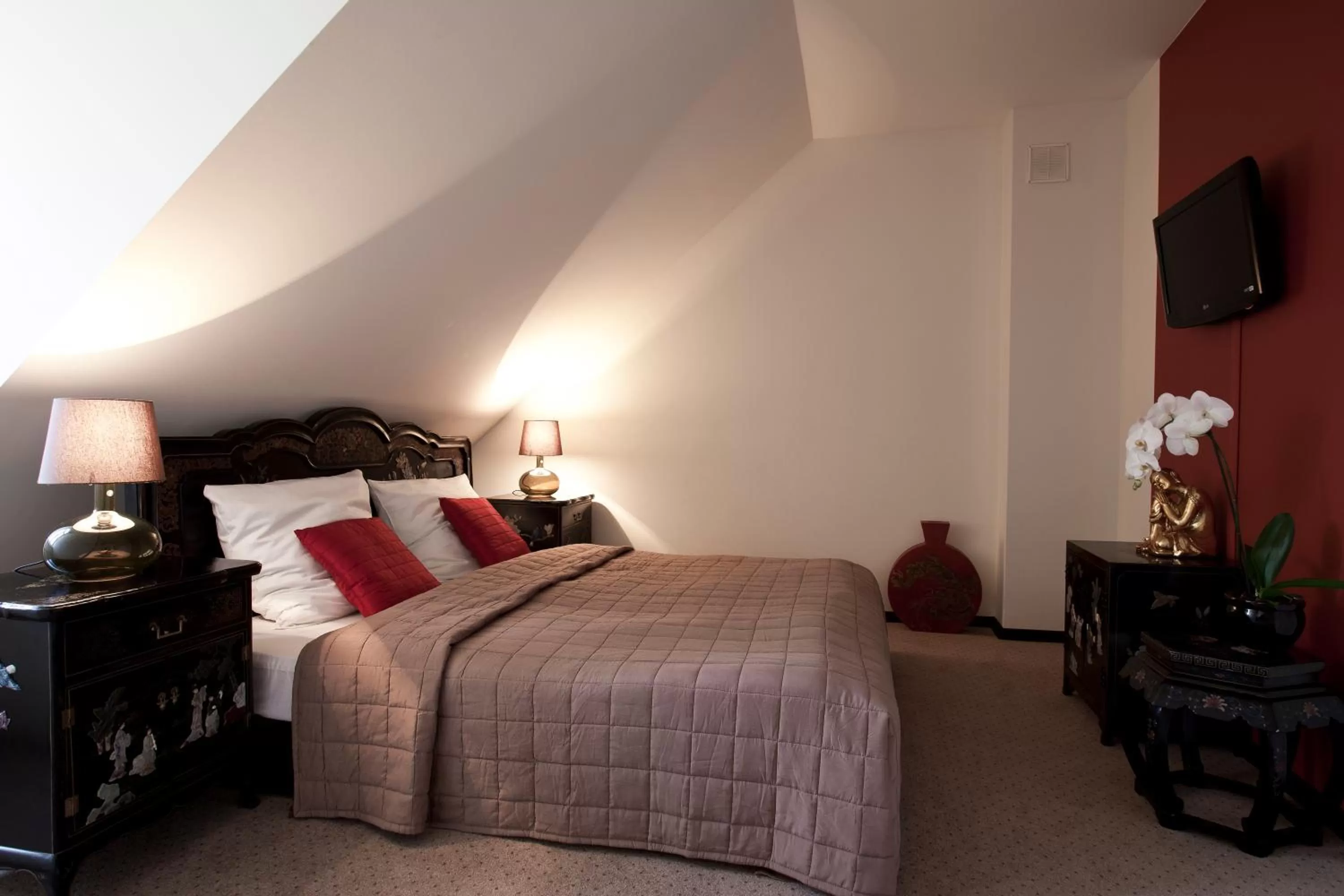 Bedroom, Bed in Hotel Zhong Hua