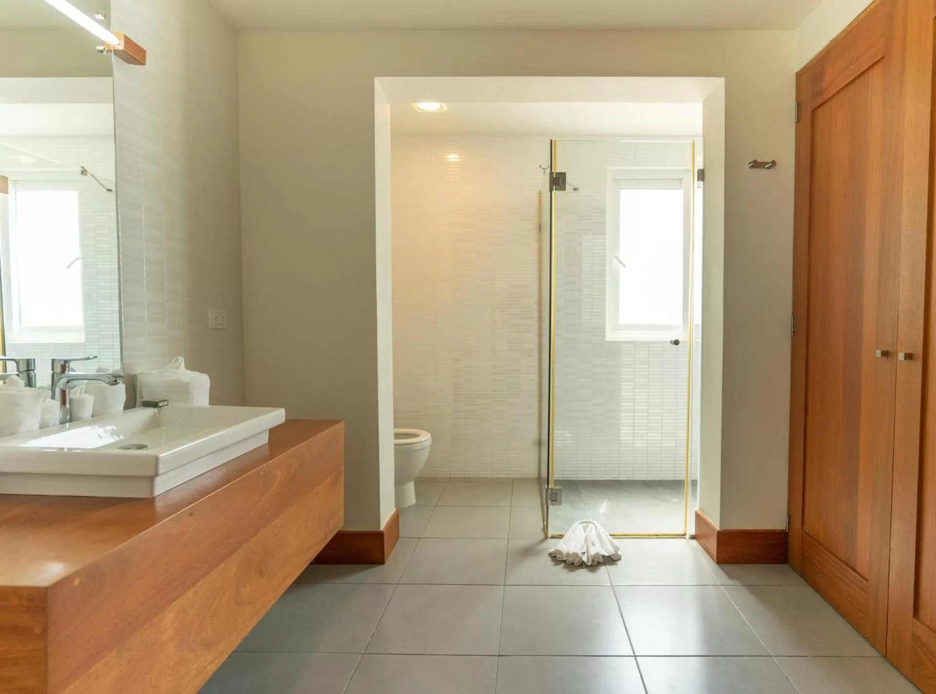 Shower in Ultravioleta Boutique Residences