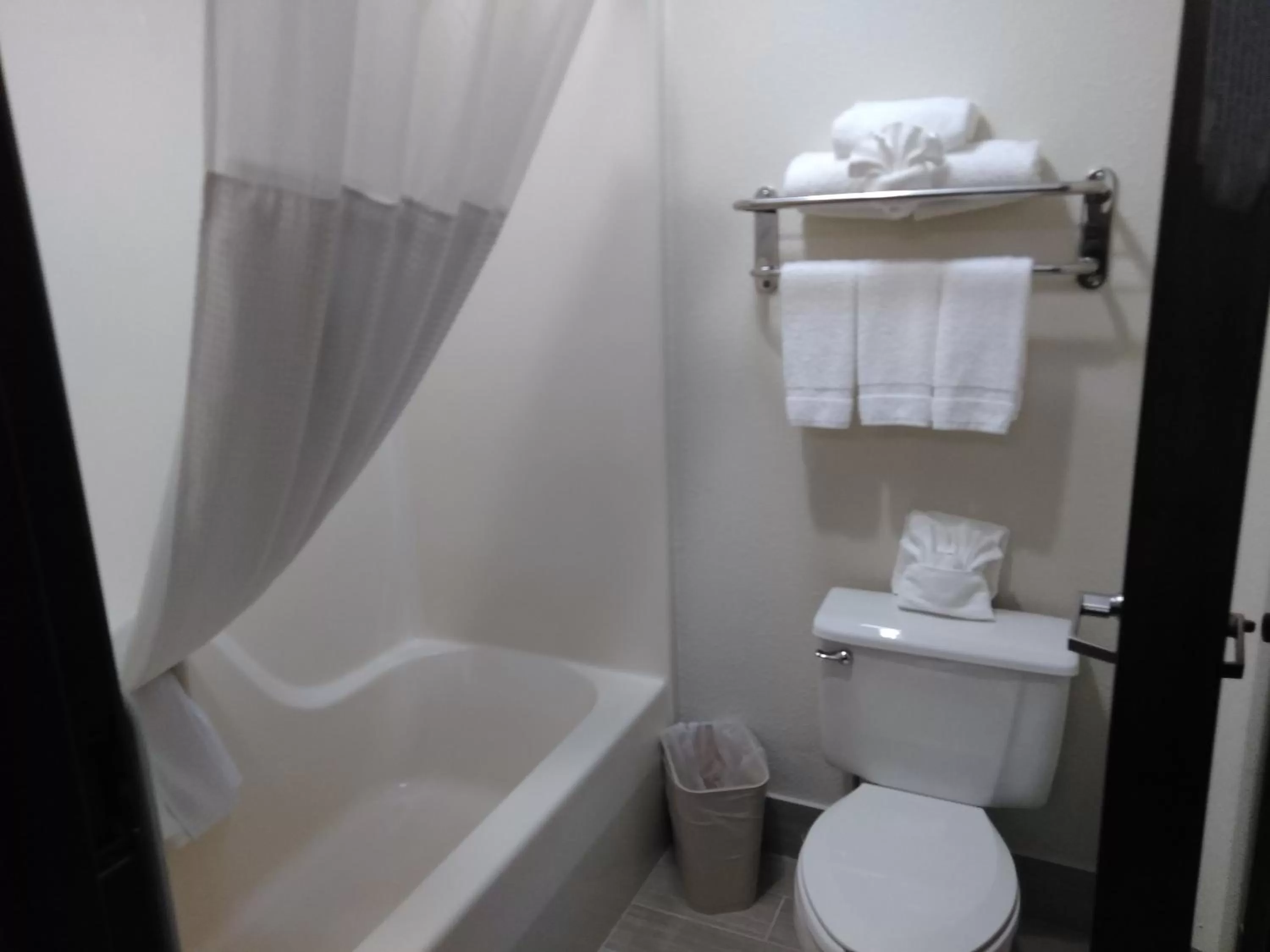 Bathroom in Quality Inn & Suites Mount Vernon