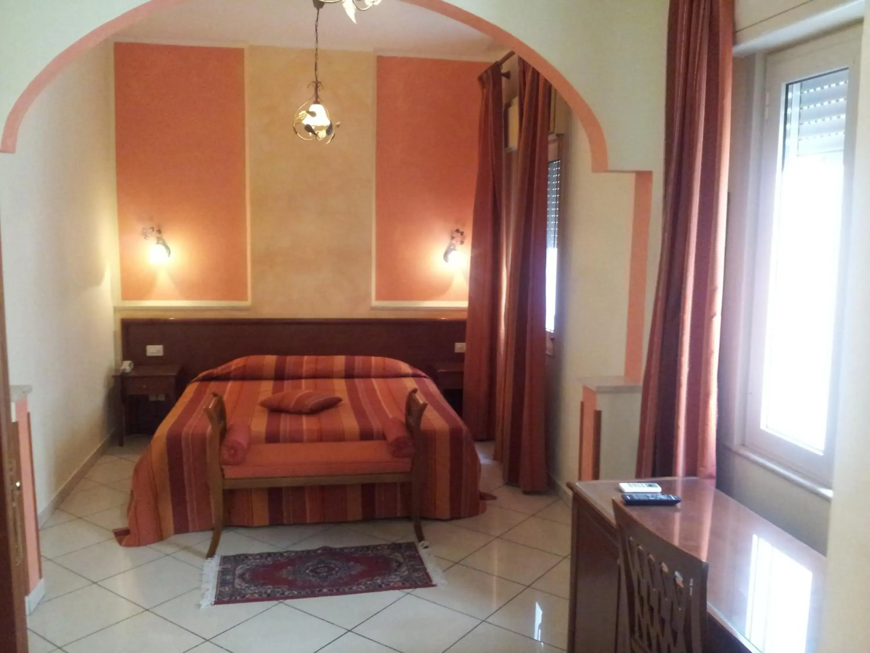 Deluxe Double or Twin Room with Spa Bath in George Hotel Deluxe Double or Twin Room with Spa Bath in George Hotel