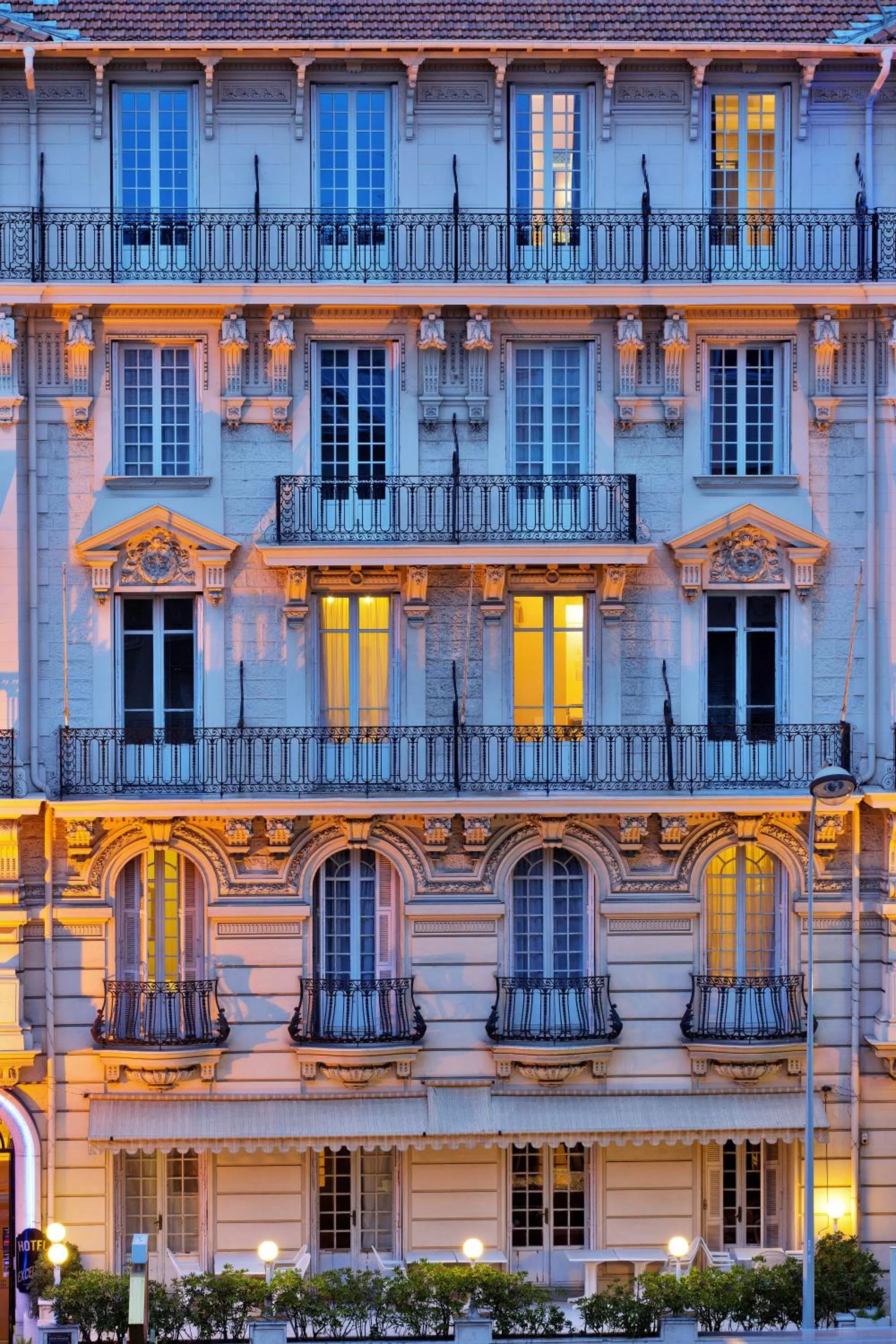 Property building in Nice Excelsior Centre ville by HappyCulture