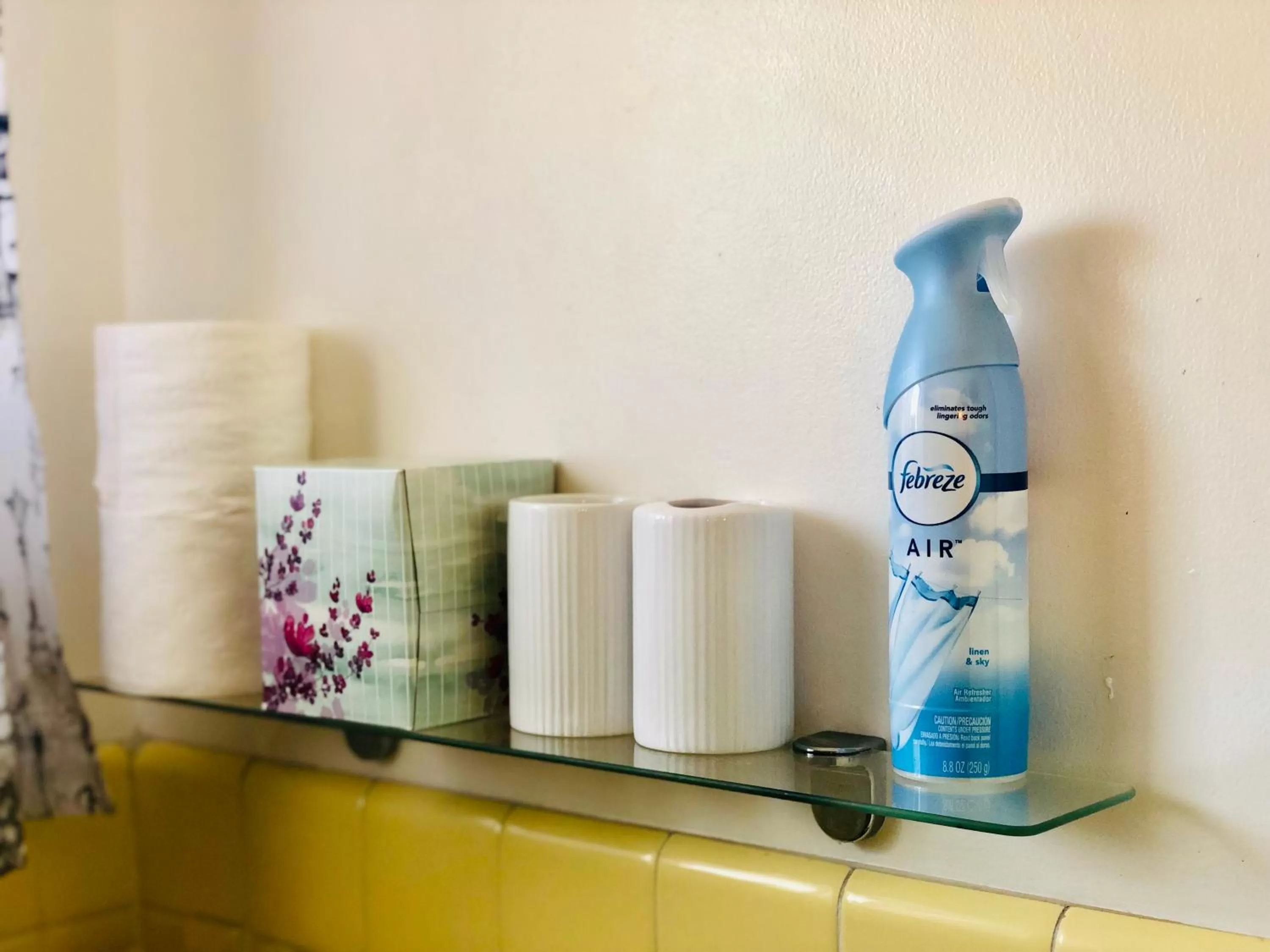 Bathroom in Hollywood Light Haven Lodge