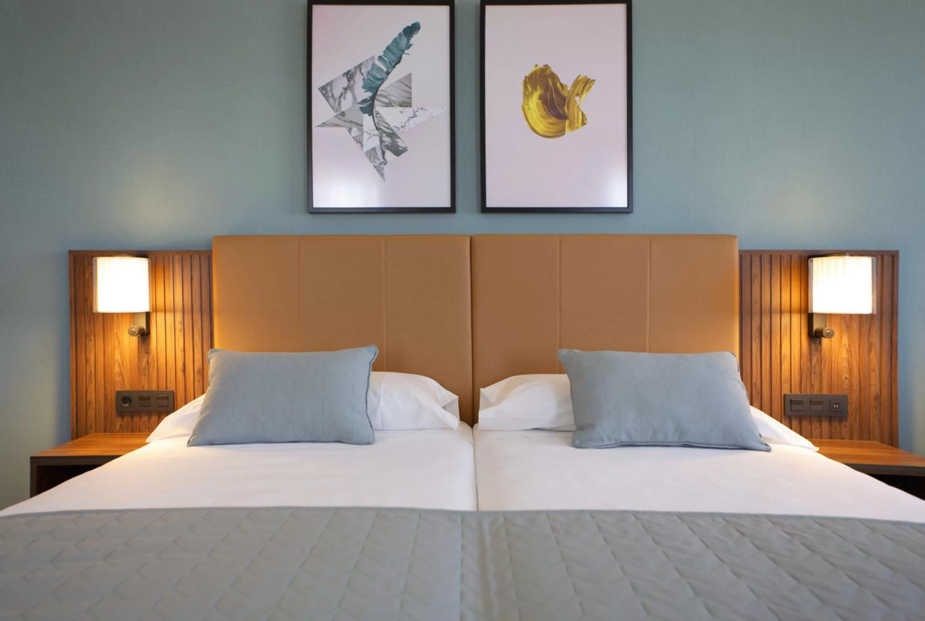 Bedroom, Bed in Riu Plaza España