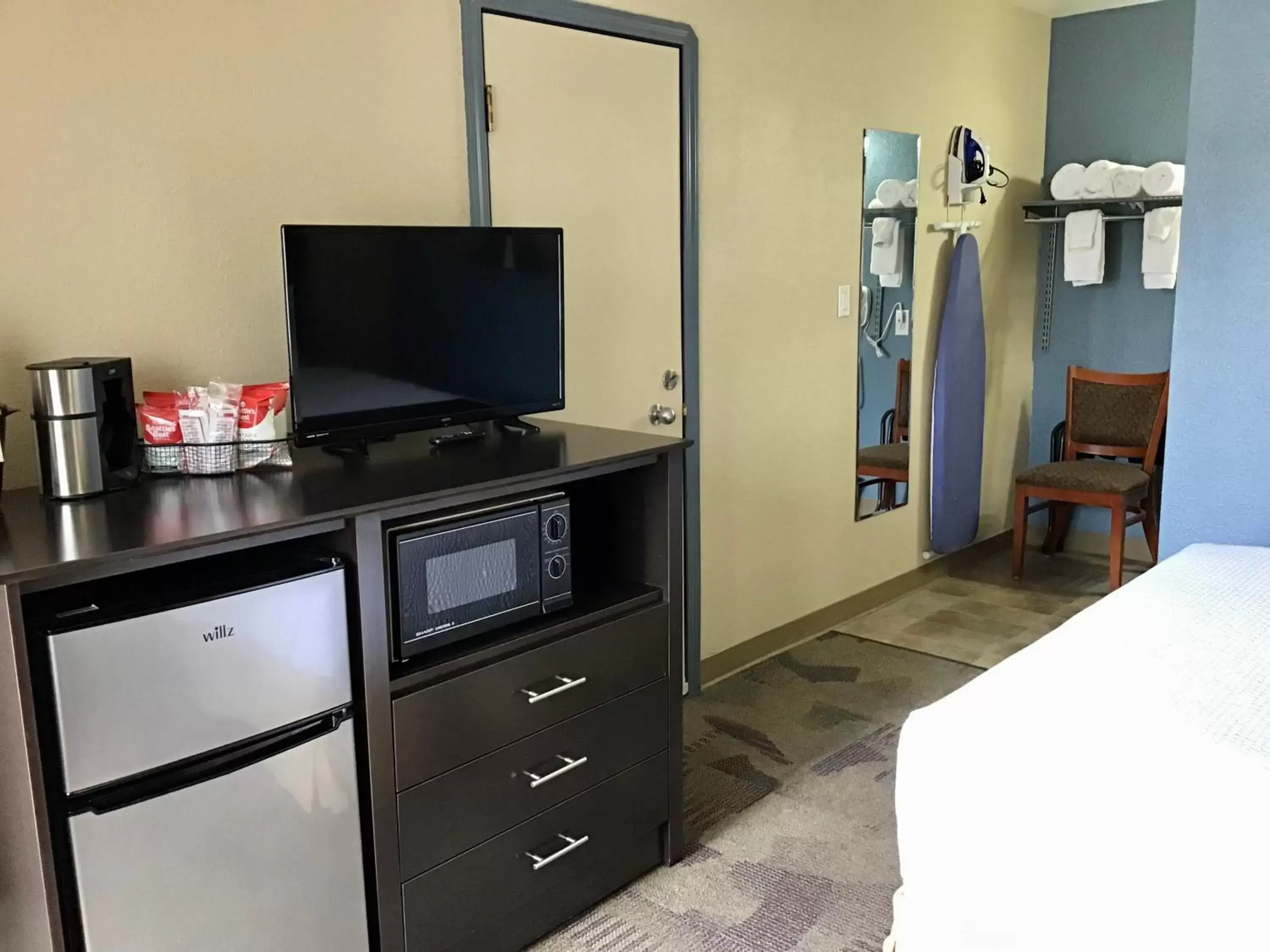 Economy Double Room with Two Double Beds - Non-Smoking in Best Western Helena - Capitol Hotel Economy Double Room with Two Double Beds - Non-Smoking in Best Western Helena - Capitol Hotel