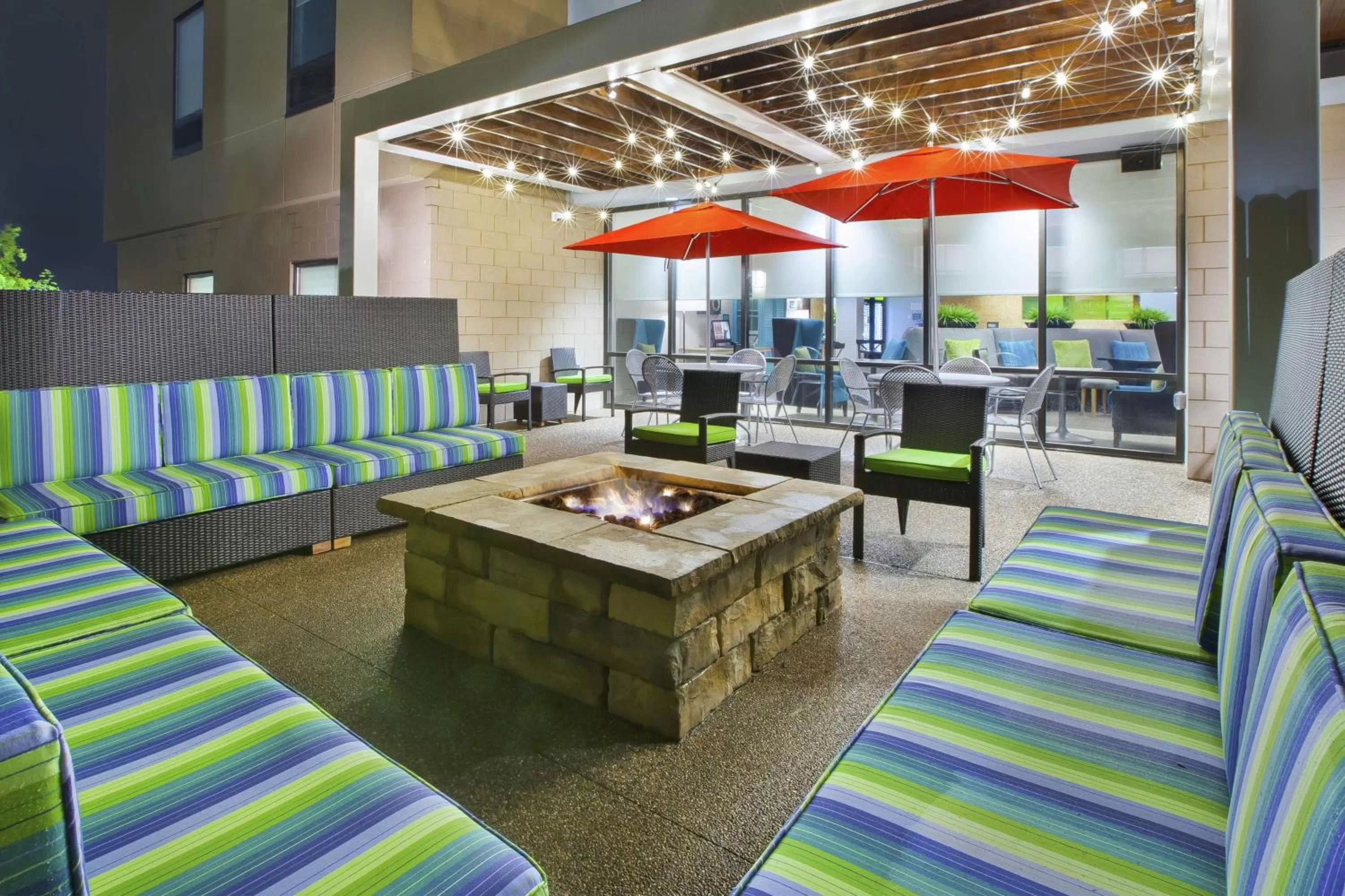 Patio in Home2 Suites By Hilton Pittsburgh Area Beaver Valley
