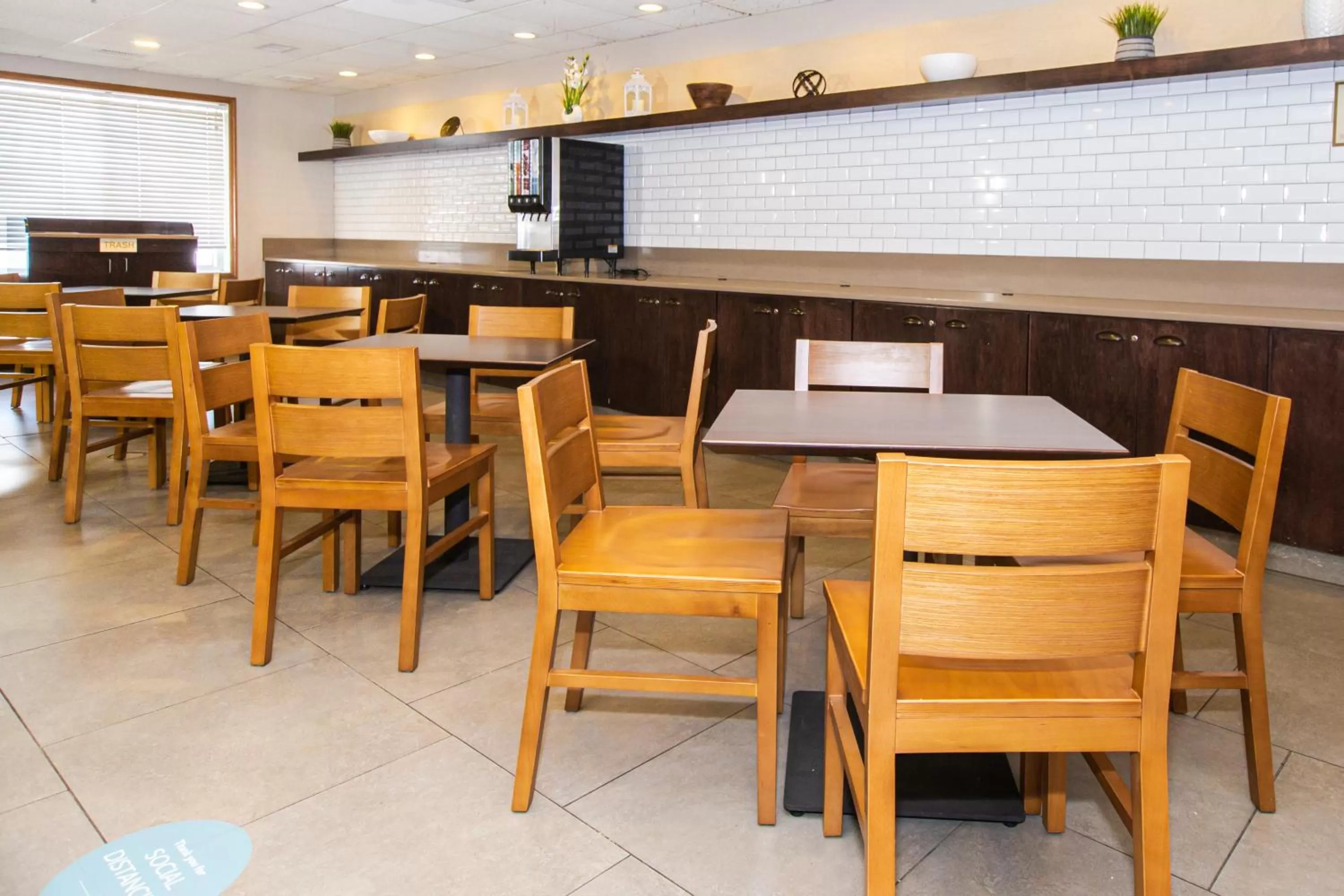 Breakfast in Country Inn & Suites by Radisson, Rapid City, SD