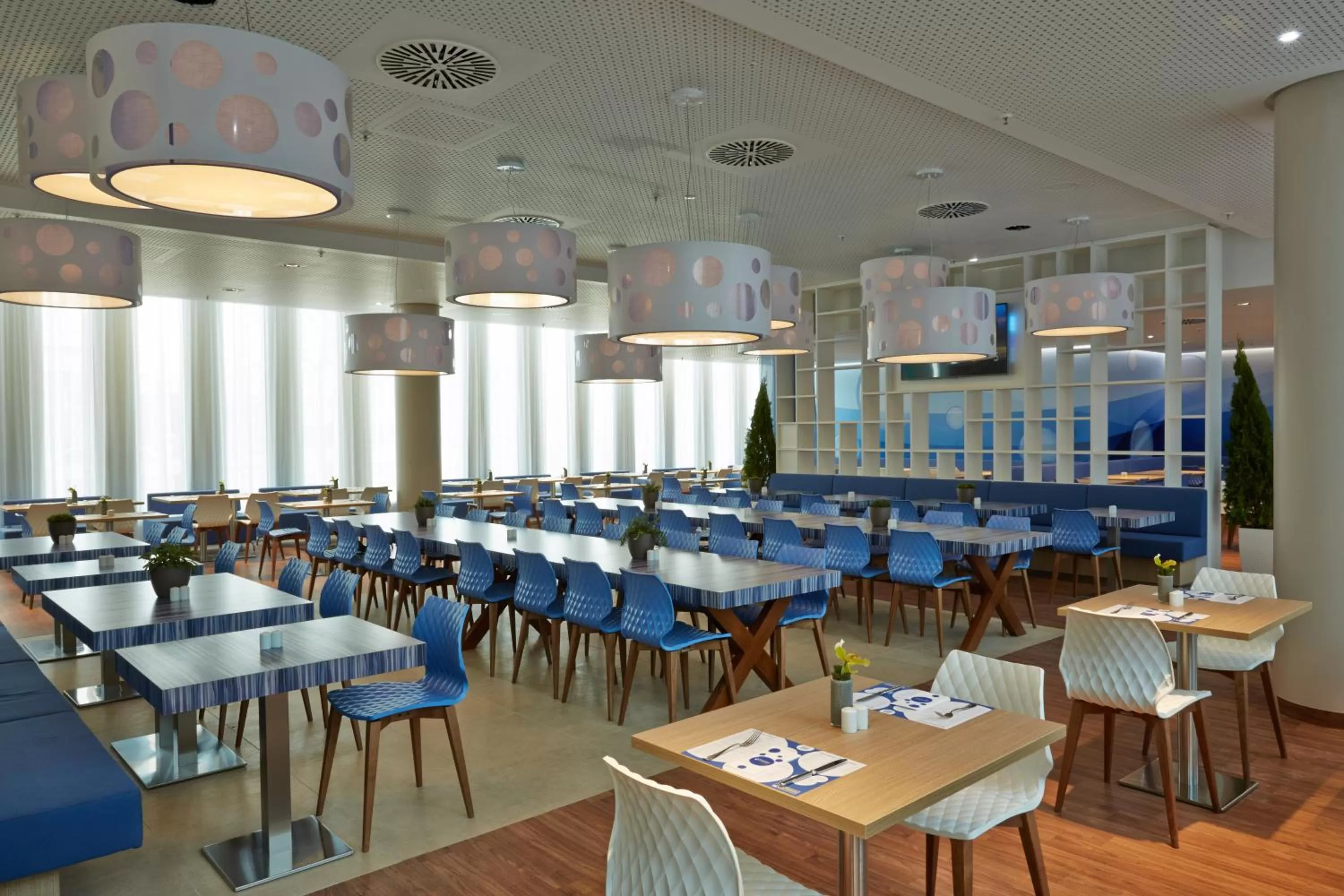 Restaurant/places to eat in H2 Hotel München Messe