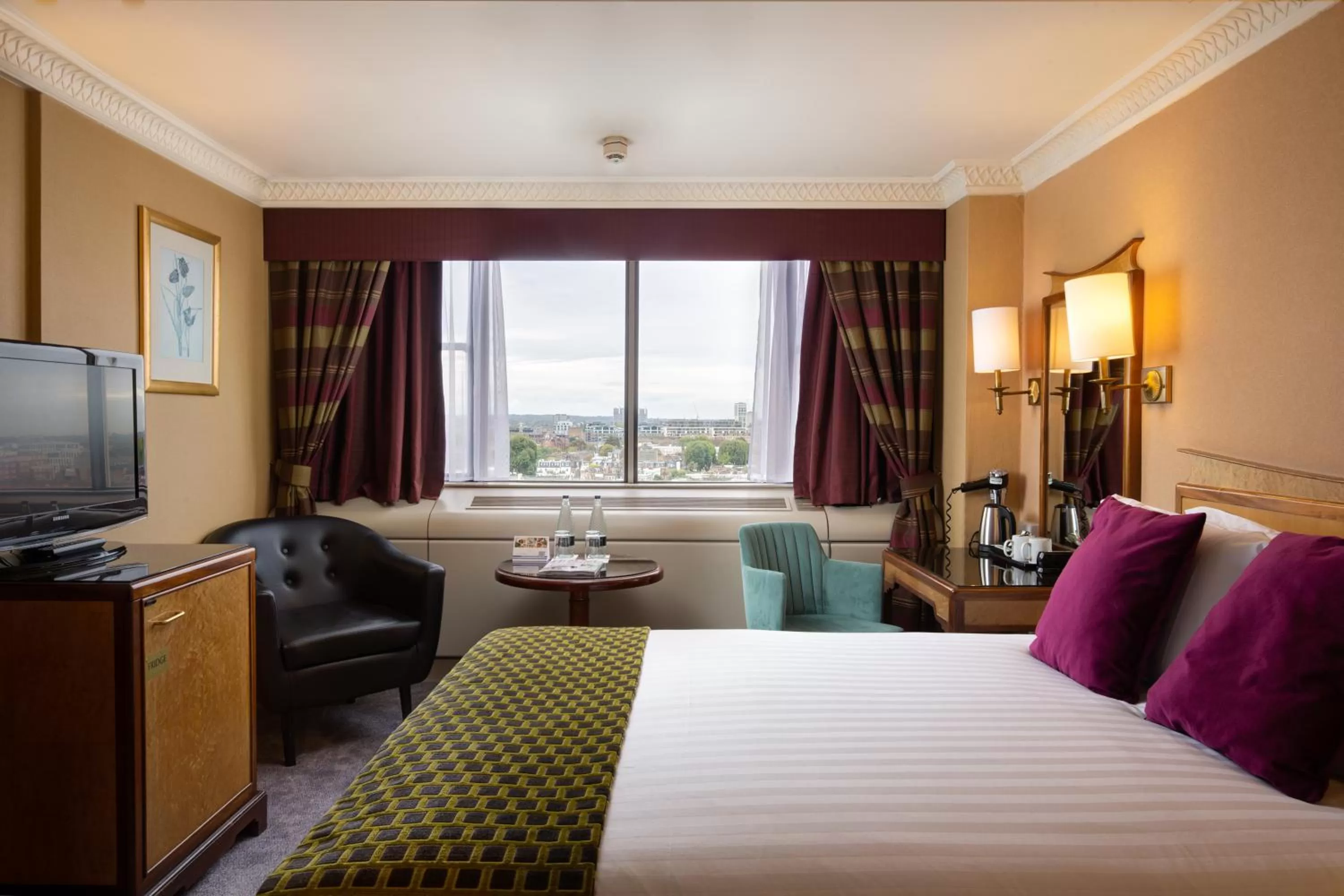 Bed in Copthorne Tara Hotel London Kensington