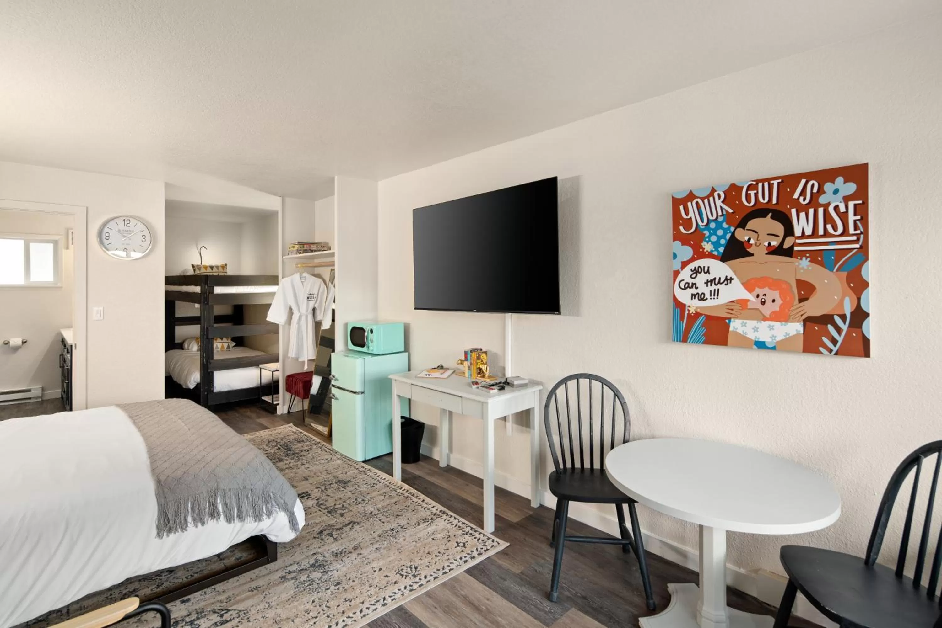 TV and multimedia, Bed in Hotel McCoy Pullman