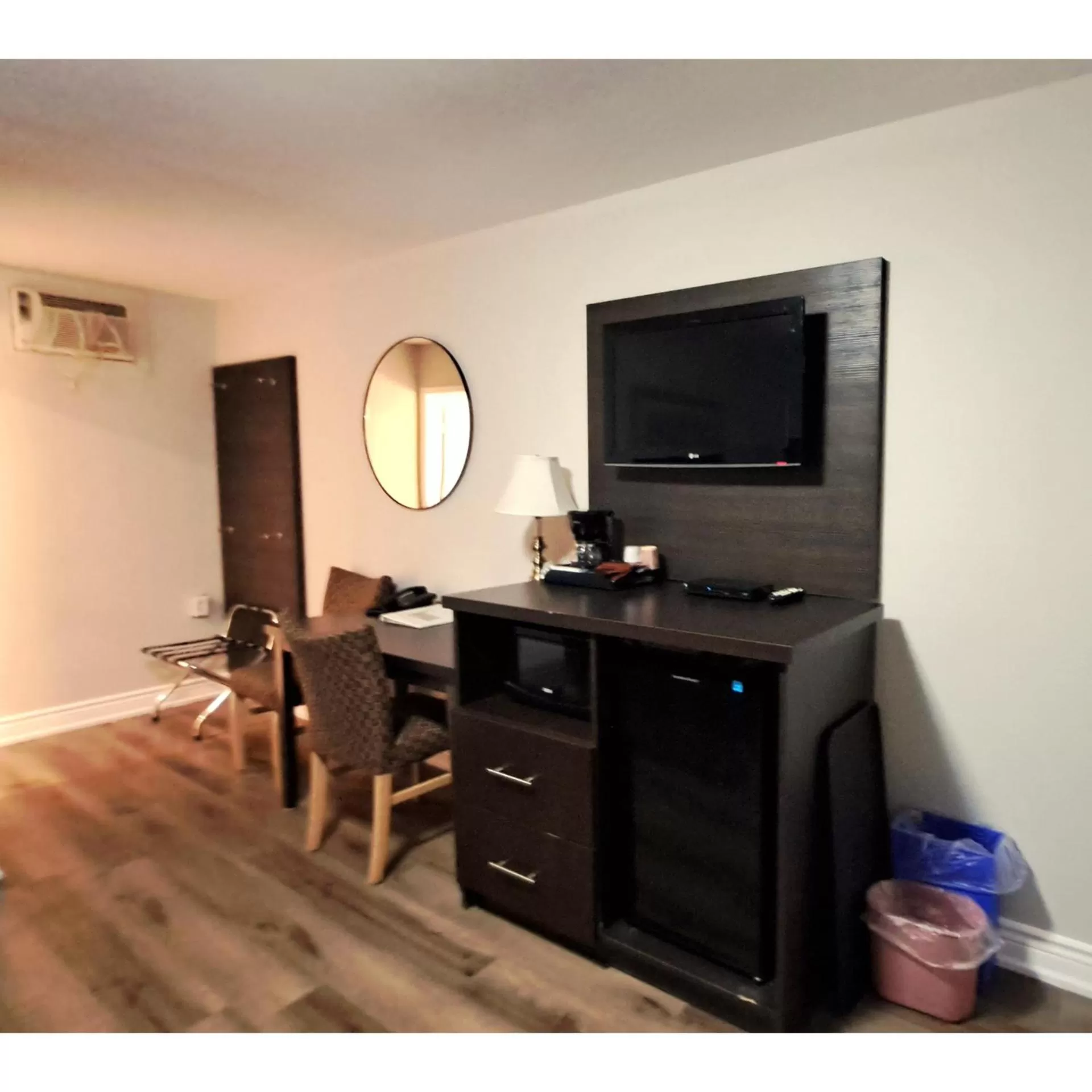 hair dresser in Cedar Lodge Motel