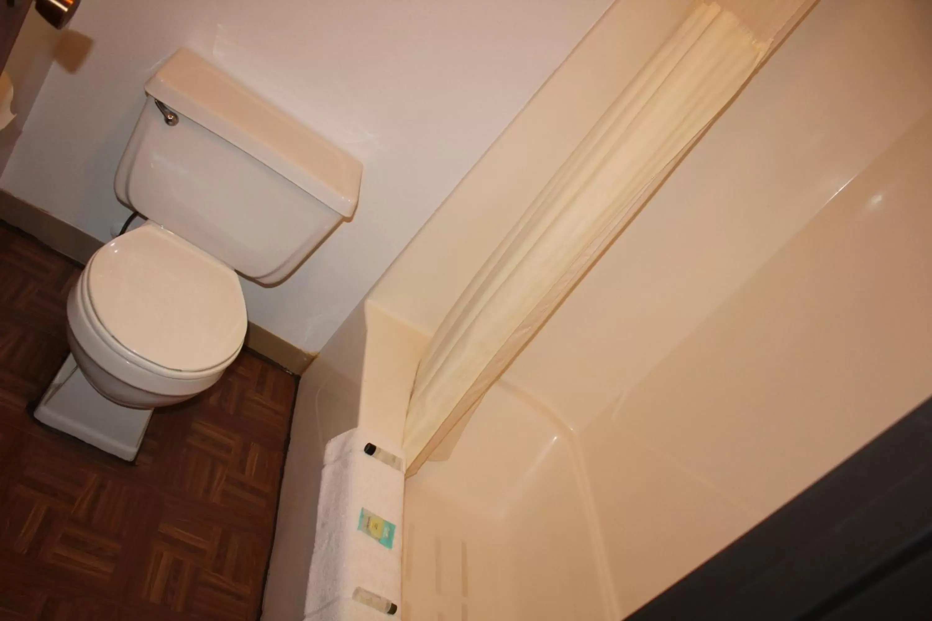 Standard Queen Room - Non-Smoking in Rodeway Inn Gateway to Medora T-Roosevelt & Makoshika State Park Standard Queen Room - Non-Smoking in Rodeway Inn Gateway to Medora T-Roosevelt & Makoshika State Park