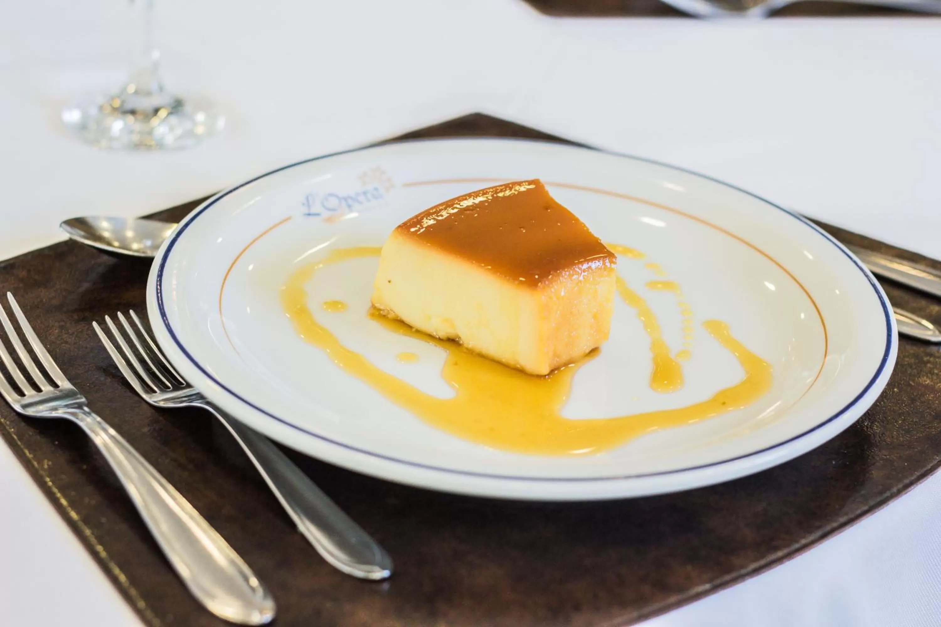 Restaurant/places to eat in L'Opera Hotel