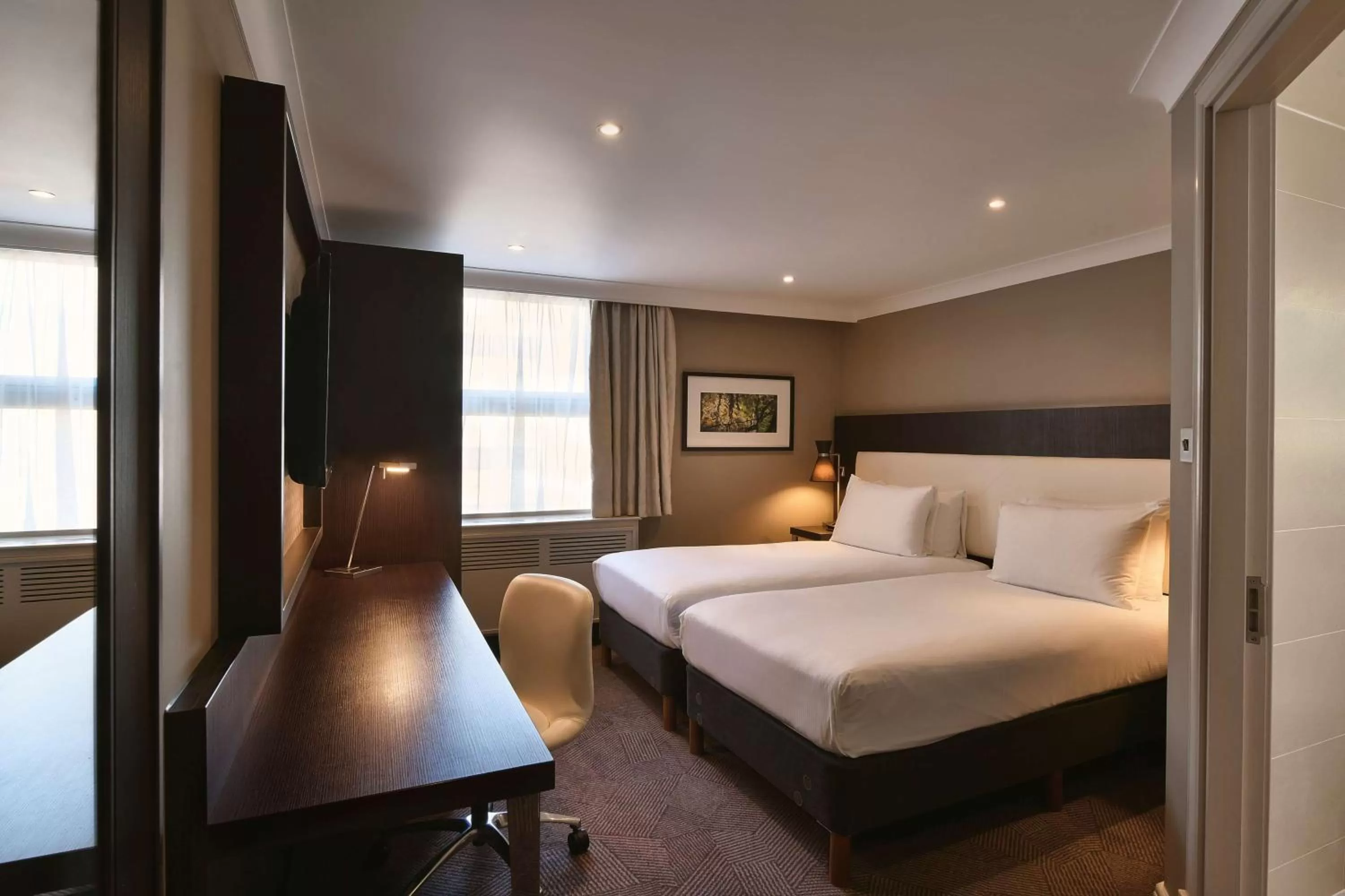 Bedroom, Bed in DoubleTree by Hilton London Ealing