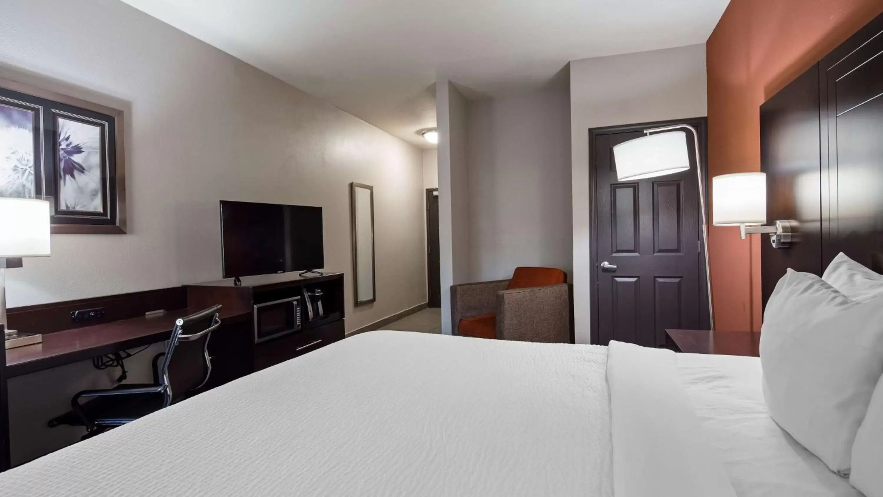 King Room with Roll-In Shower - Disability Access in Best Western Plus Lee's Summit Hotel & Suites King Room with Roll-In Shower - Disability Access in Best Western Plus Lee's Summit Hotel & Suites