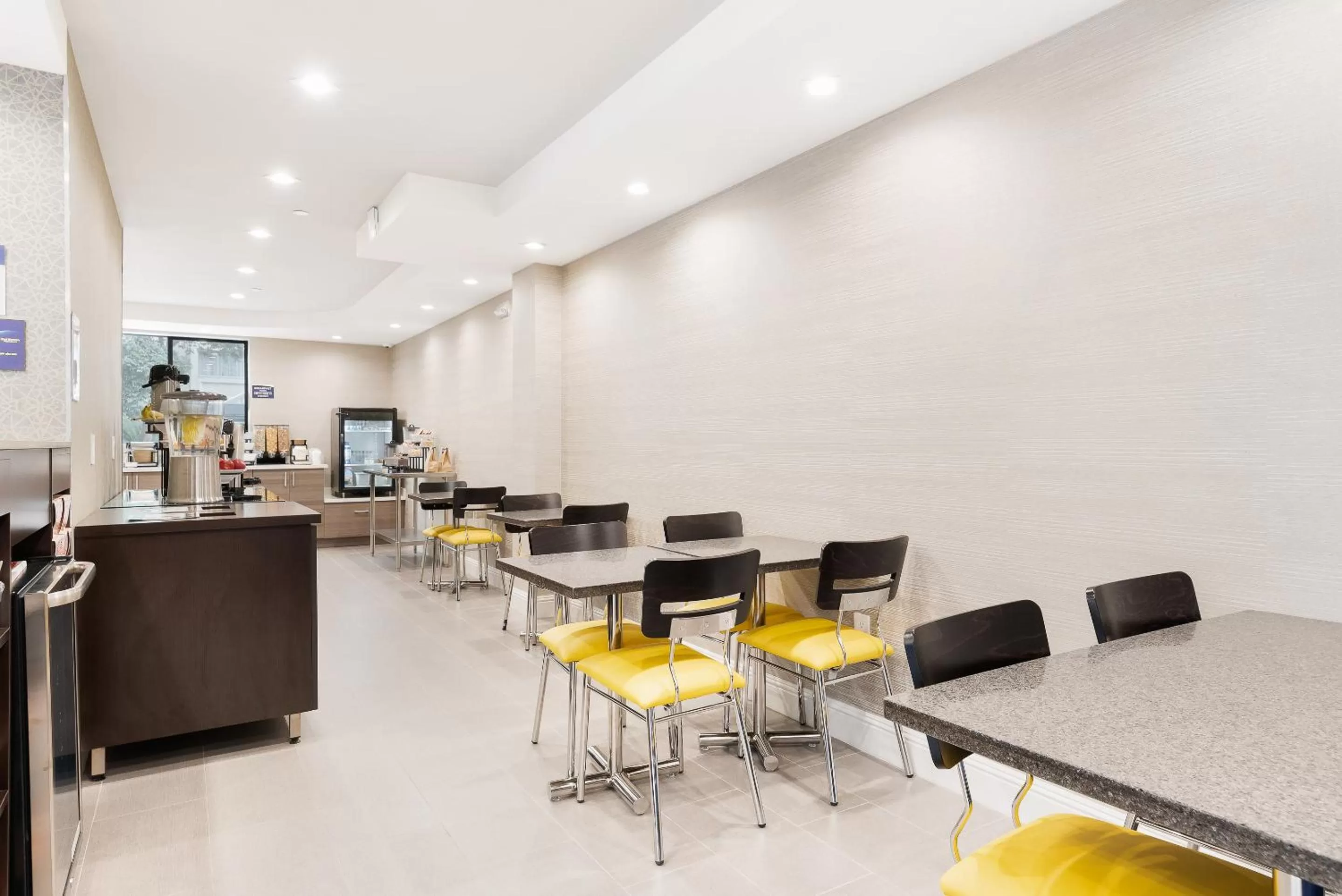 Restaurant/places to eat in Best Western Red Coach Inn