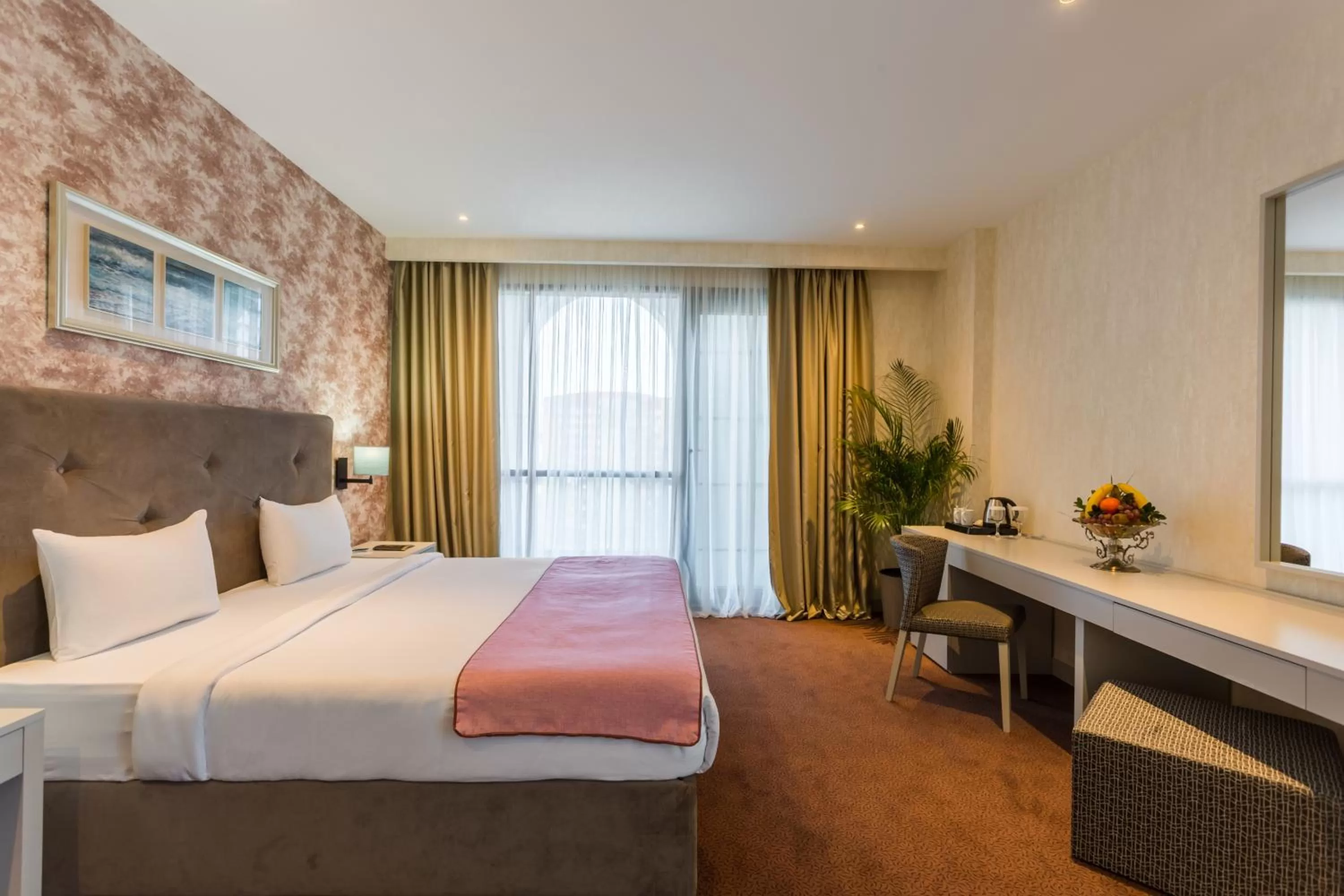 Bedroom, Bed in The Grand Gloria Hotel