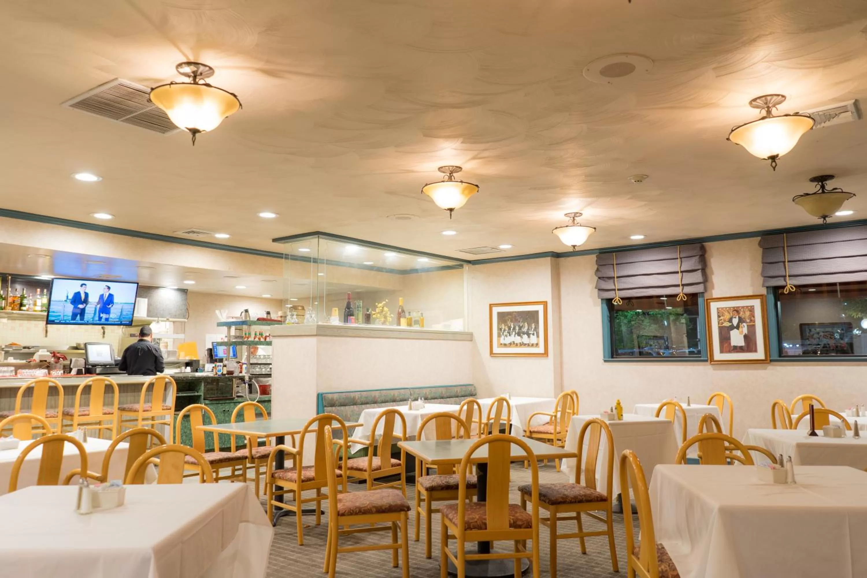 Restaurant/places to eat in Oakland Airport Executive Hotel