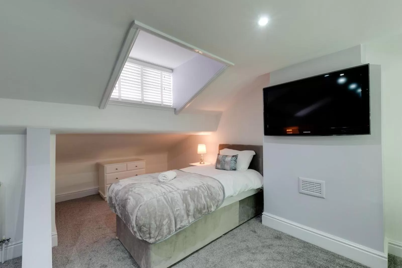 Bed in RST Rodney Street