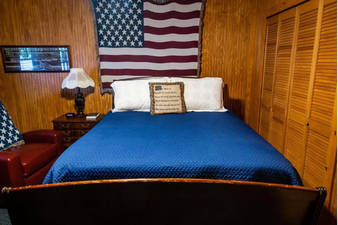 Bed in Mountain Aire Cottages, Inn, & Glamping