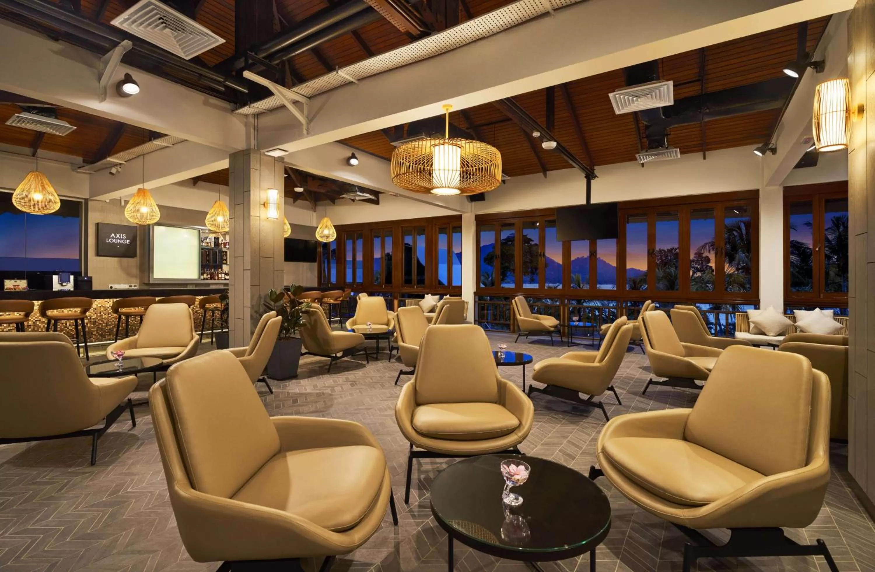 Lounge or bar in DoubleTree by Hilton Damai Laut