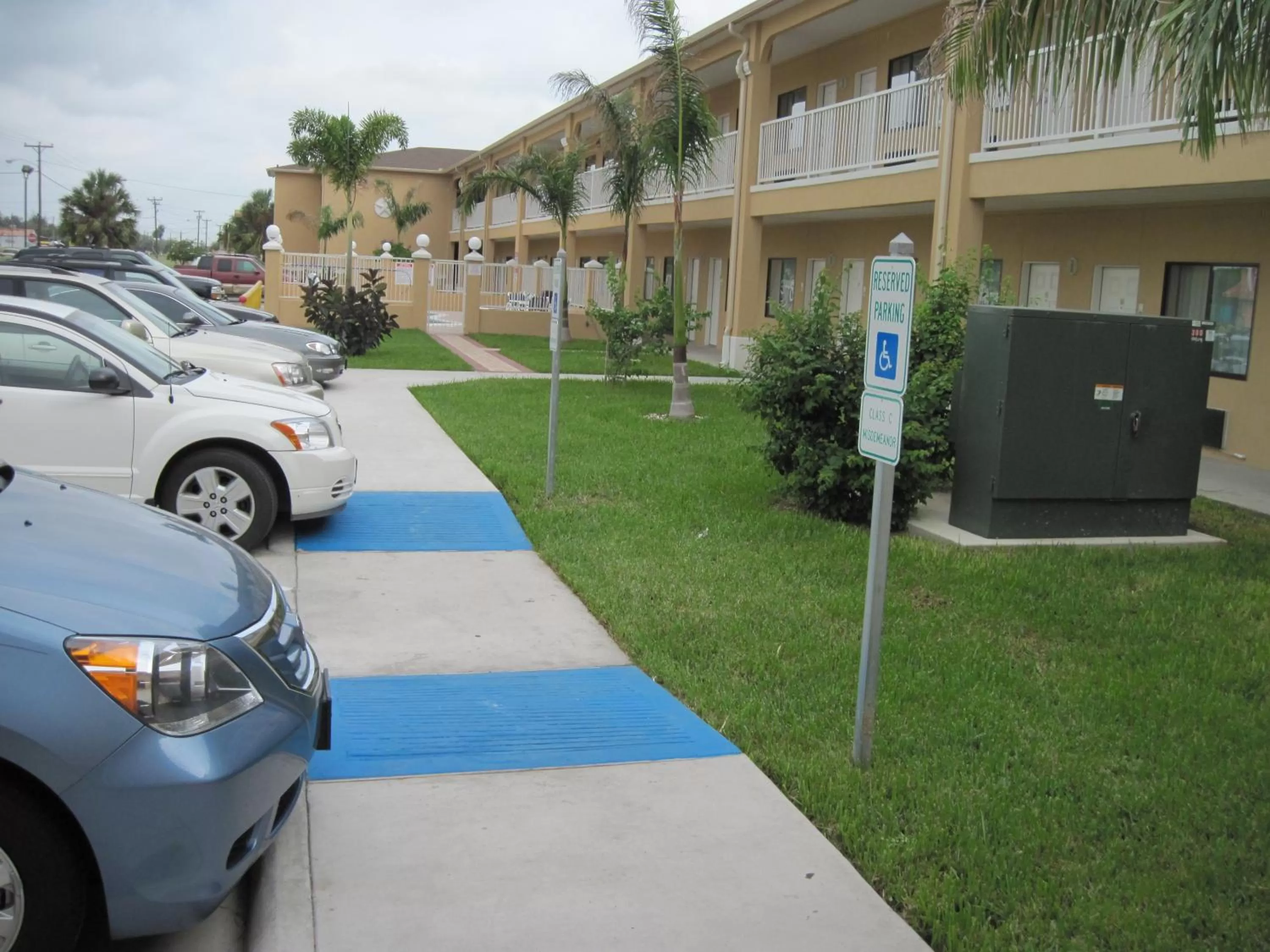 Property building in Texas Inn - Welasco/Mercedes