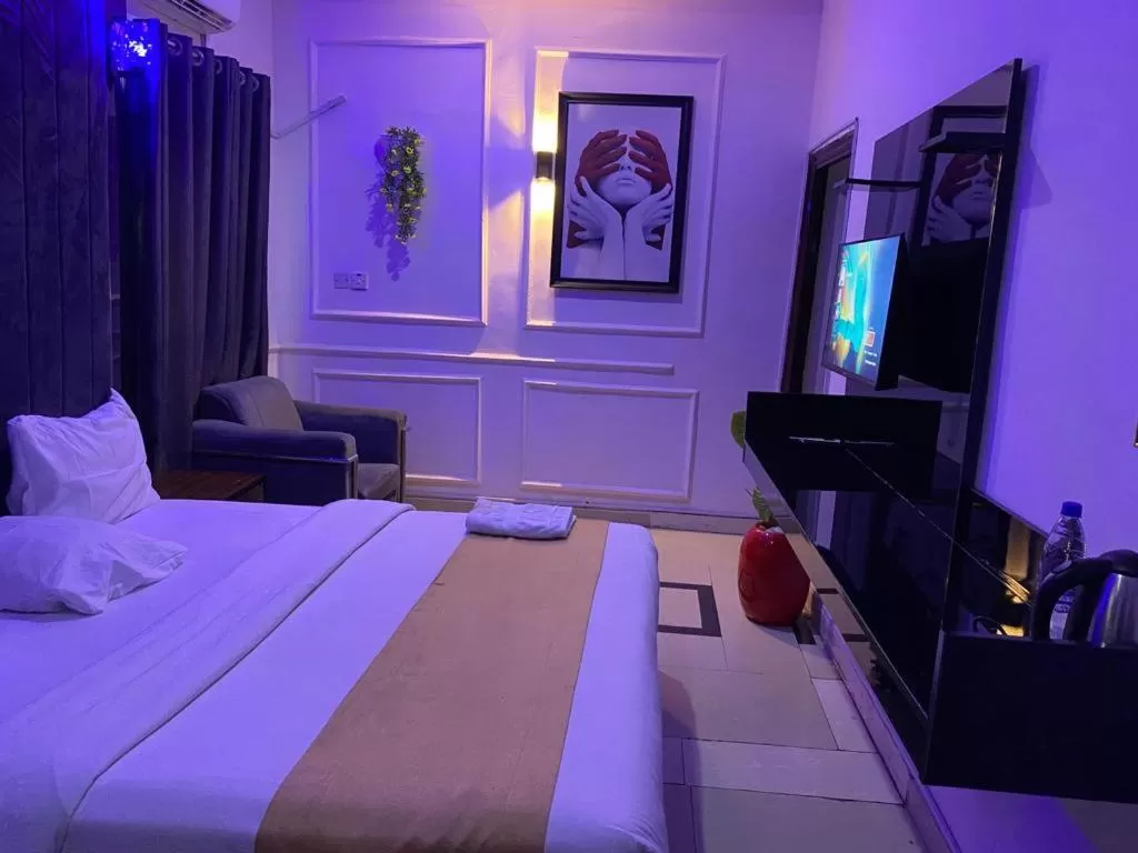 Bed in Palazzo Apartments