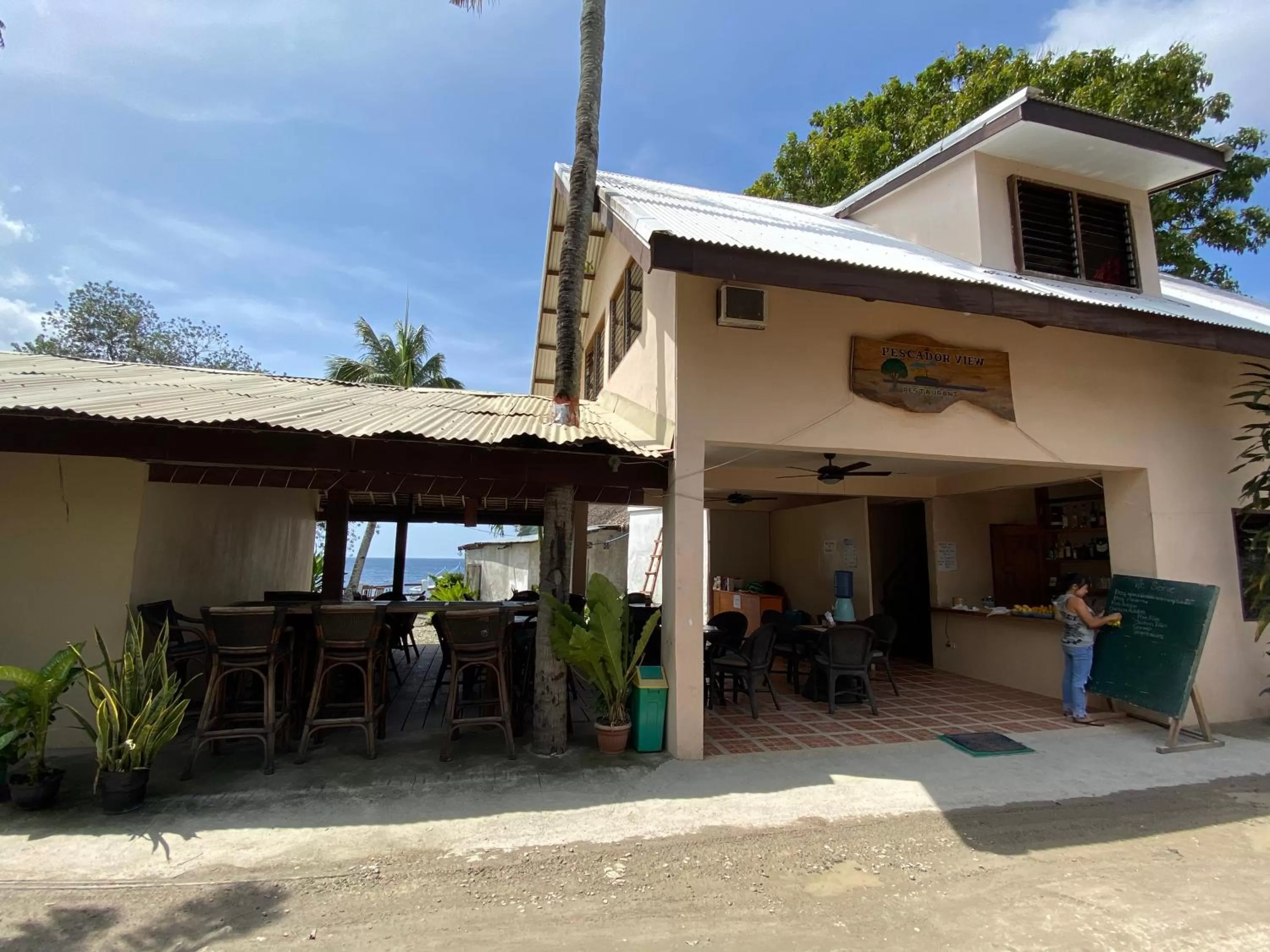 Restaurant/places to eat in Pescador View - Beachfront ,Extensions & nearby the Ocean Hostels & Restaurant Moalboal