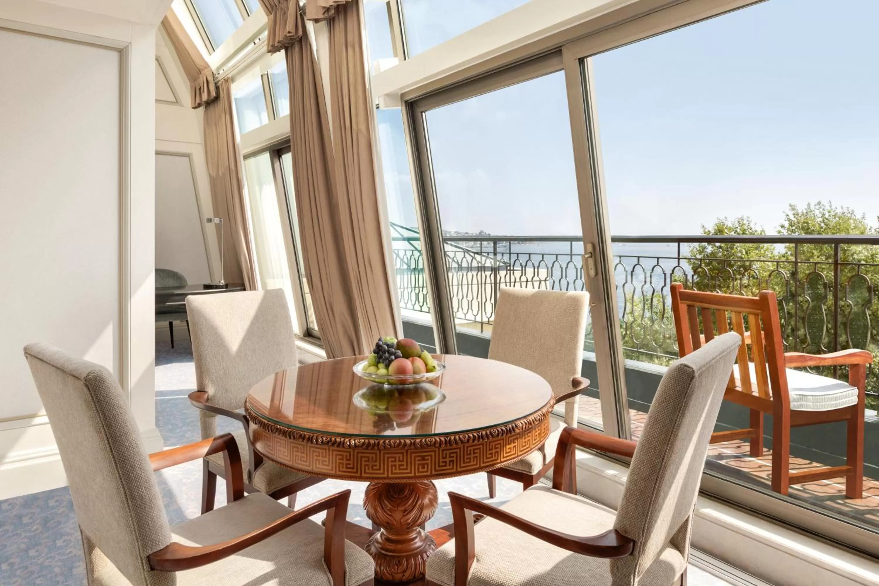 Photo of the whole room in Shangri-La Bosphorus, Istanbul