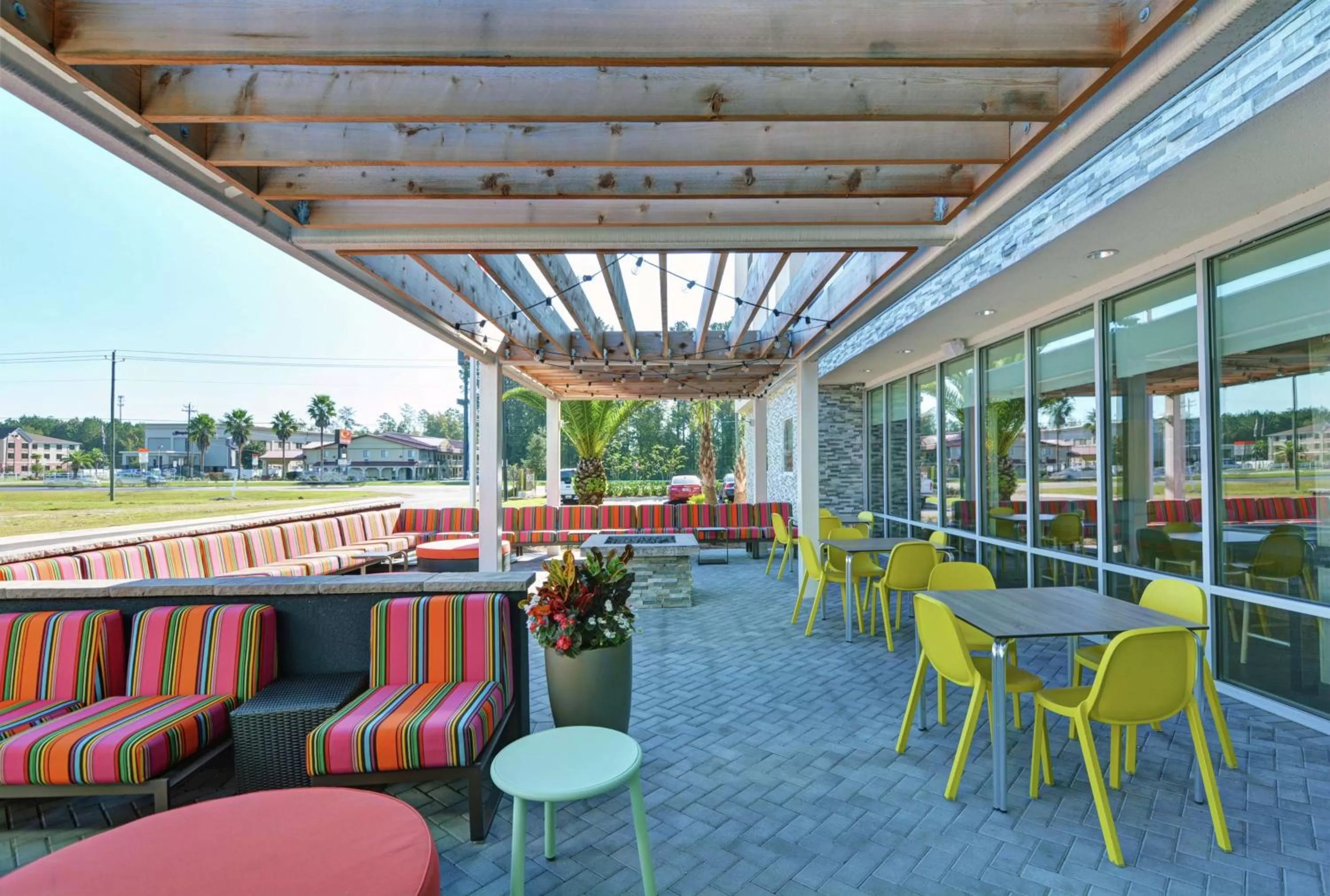 Patio in Home2 Suites By Hilton Richmond Hill Savannah I-95