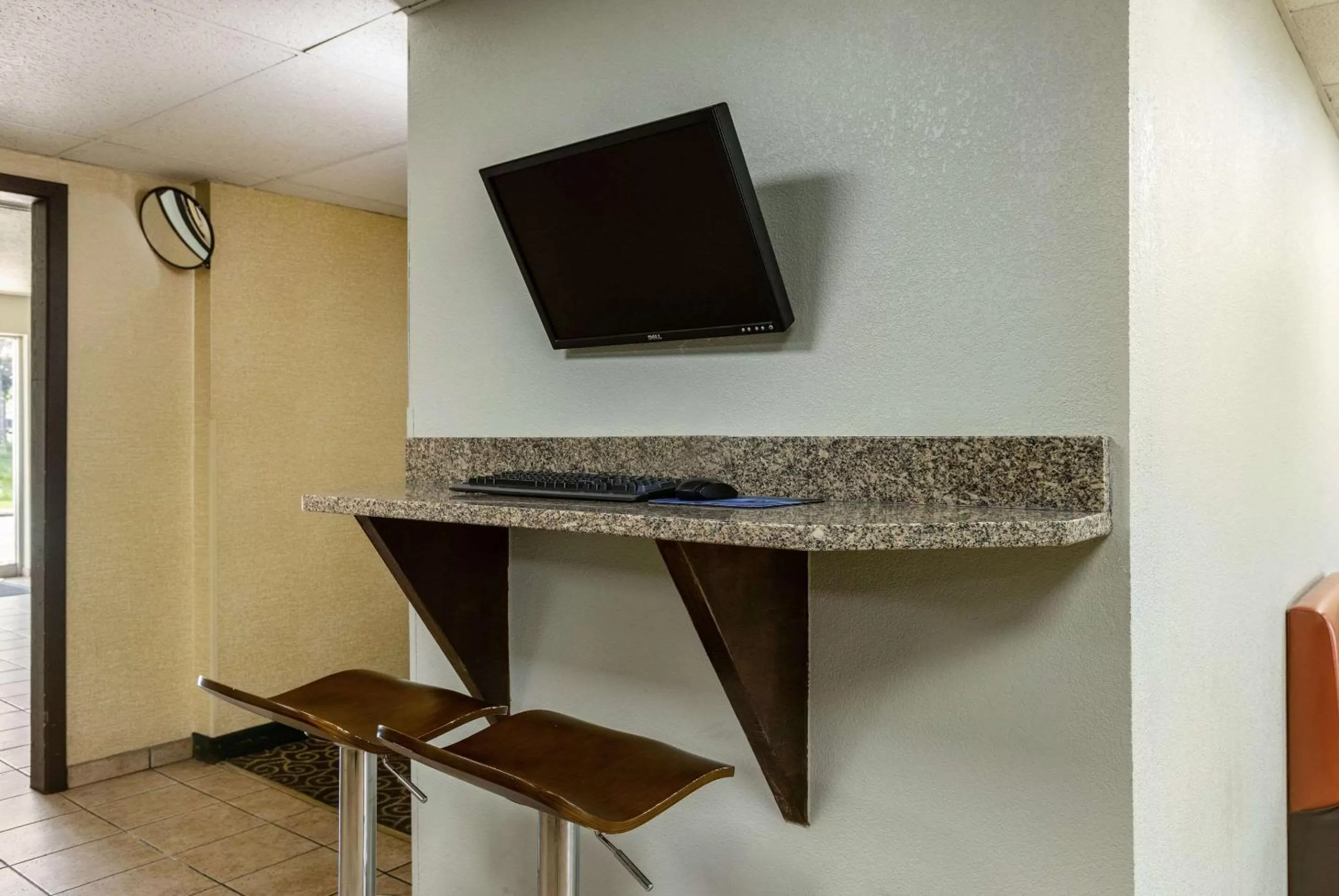Business facilities in Rodeway Inn & Suites Grand Rapids Southeast