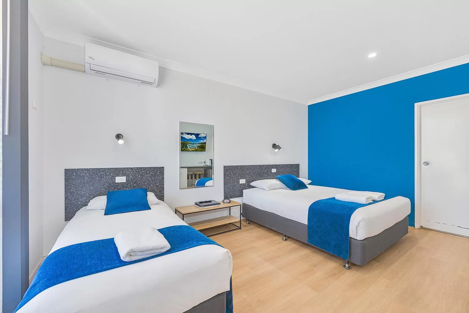 Bed in Plainsman Motel