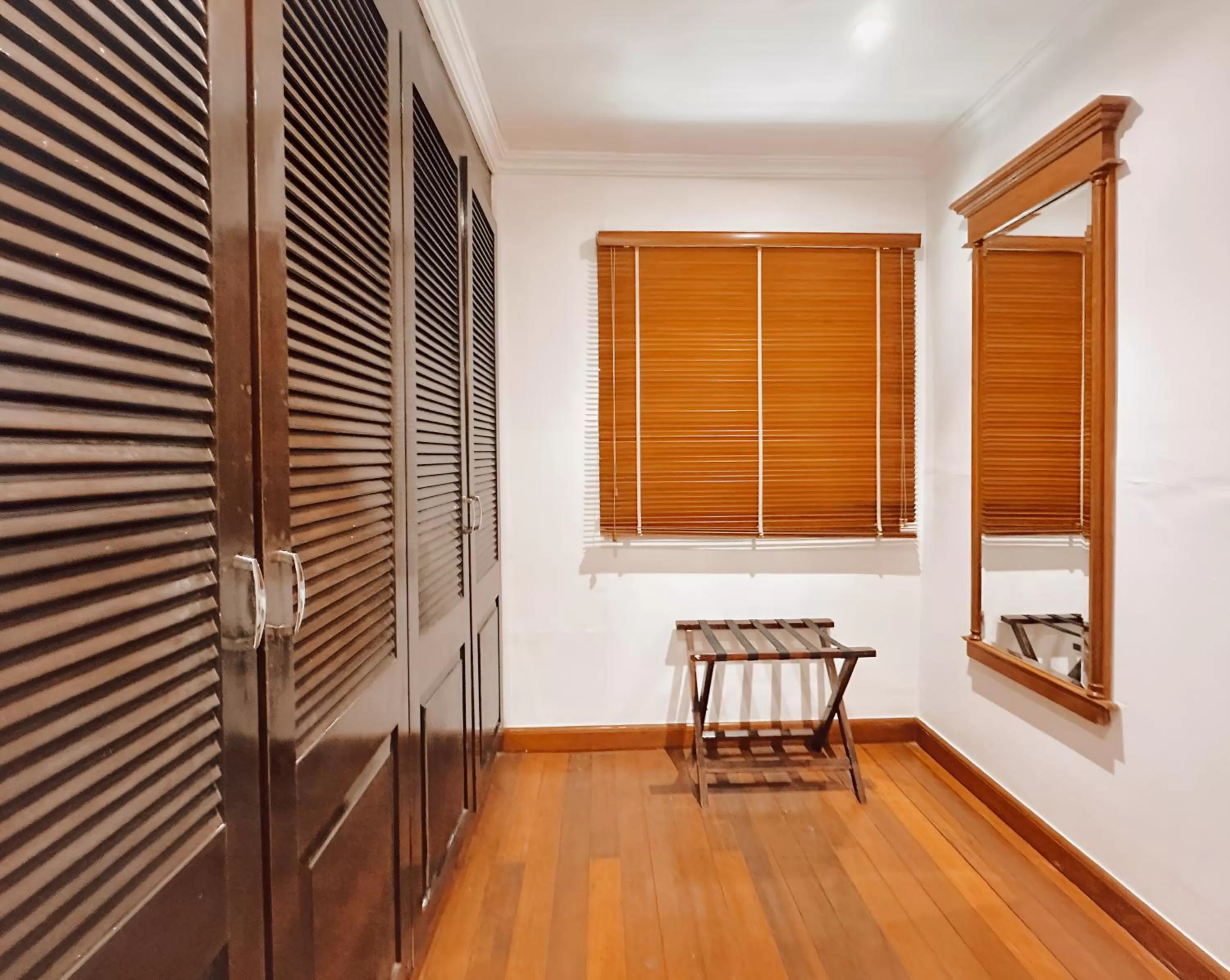 wardrobe in Rebak Island Resort & Marina, Langkawi 大自然 野生动物与美食爱好者的天堂