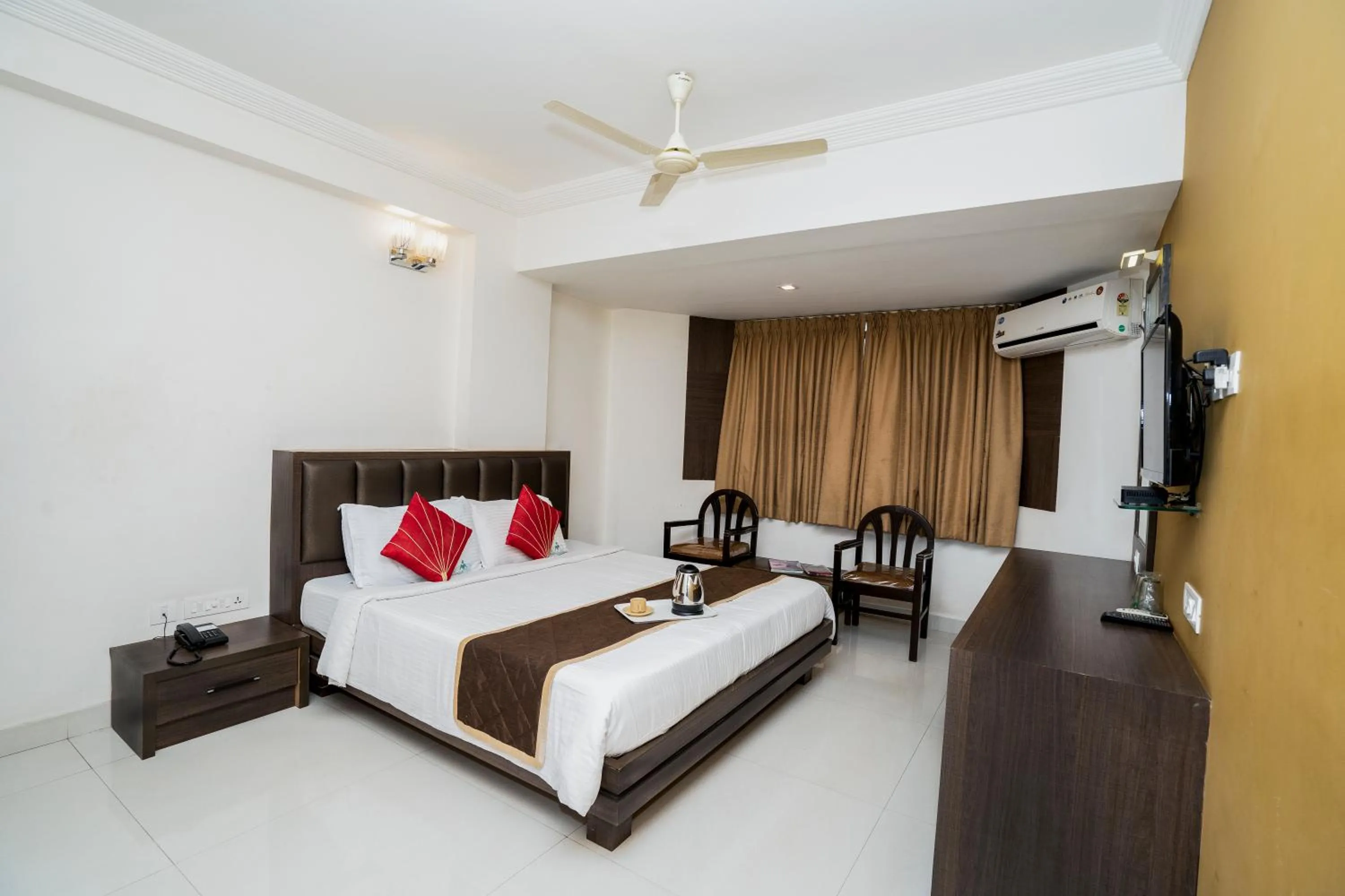 Photo of the whole room, Bed in Hotel Mangalore International