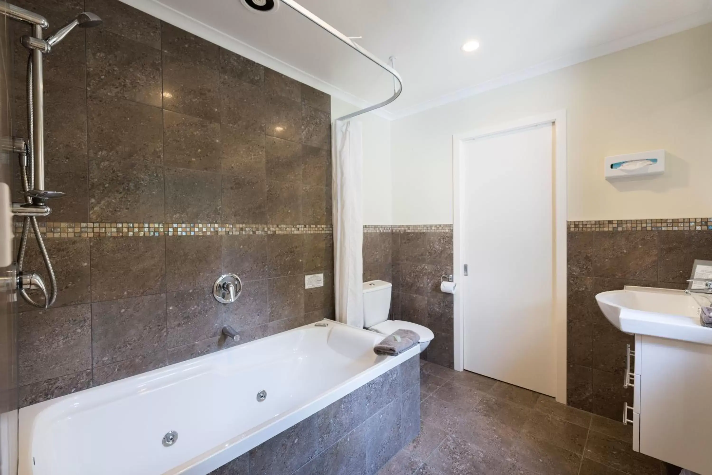 Double Room with Spa Bath in Kauri Park Motel Double Room with Spa Bath in Kauri Park Motel