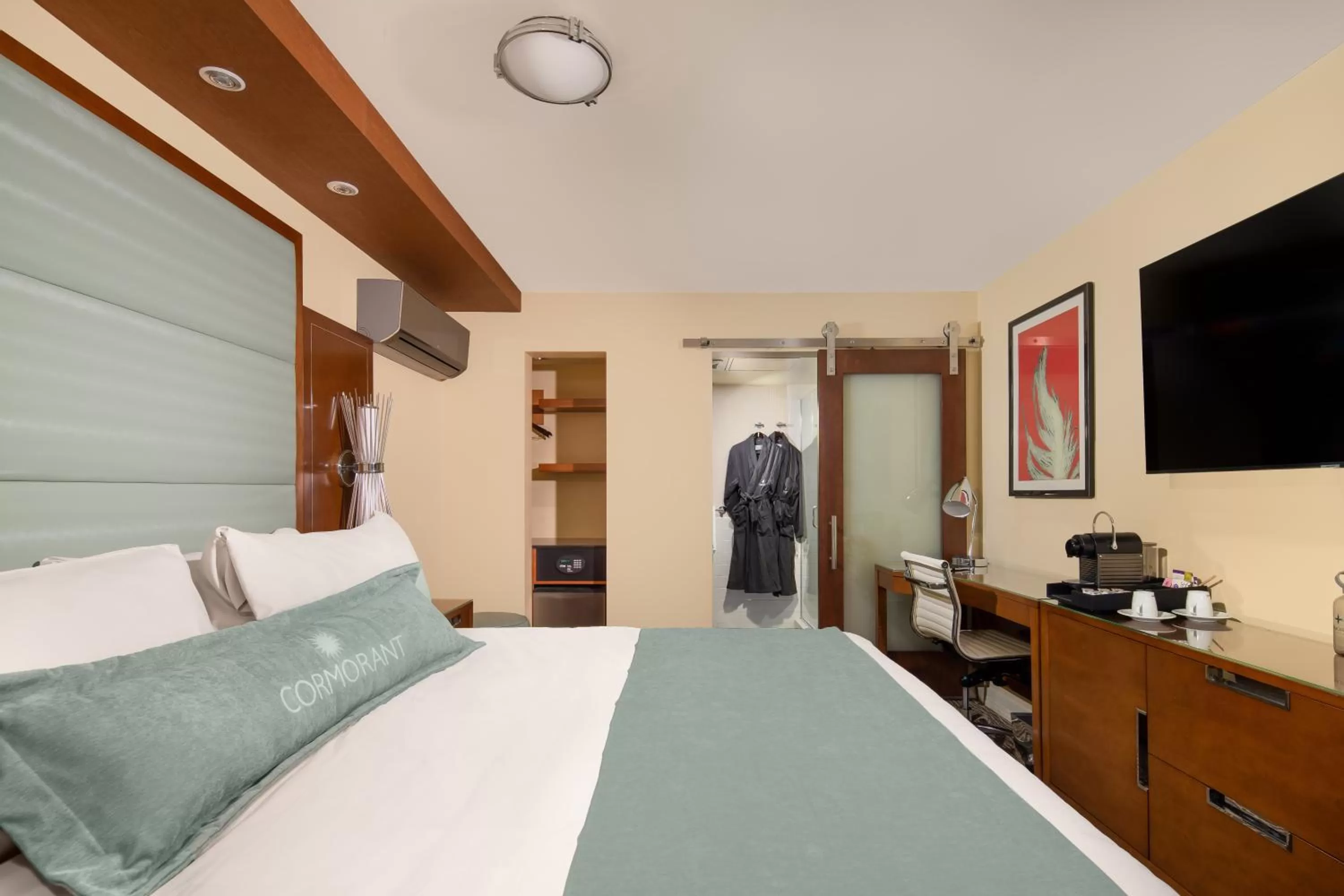 Photo of the whole room, Bed in Cormorant Boutique Hotel