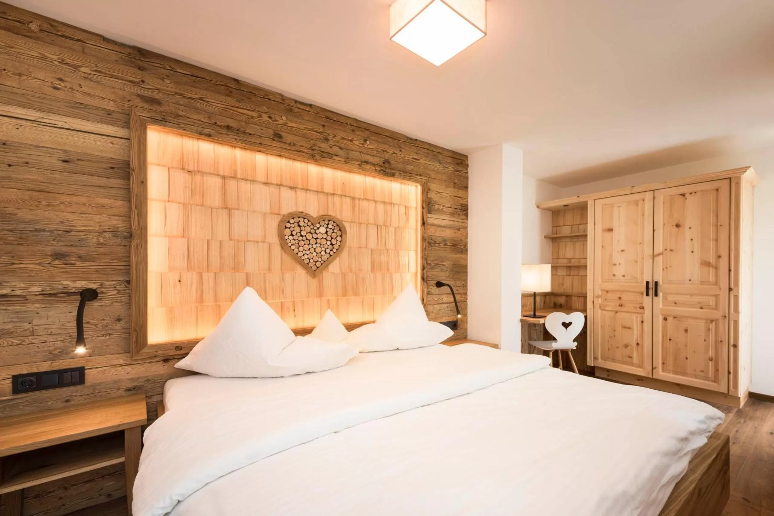 Bedroom, Bed in Hotel Stubaierhof