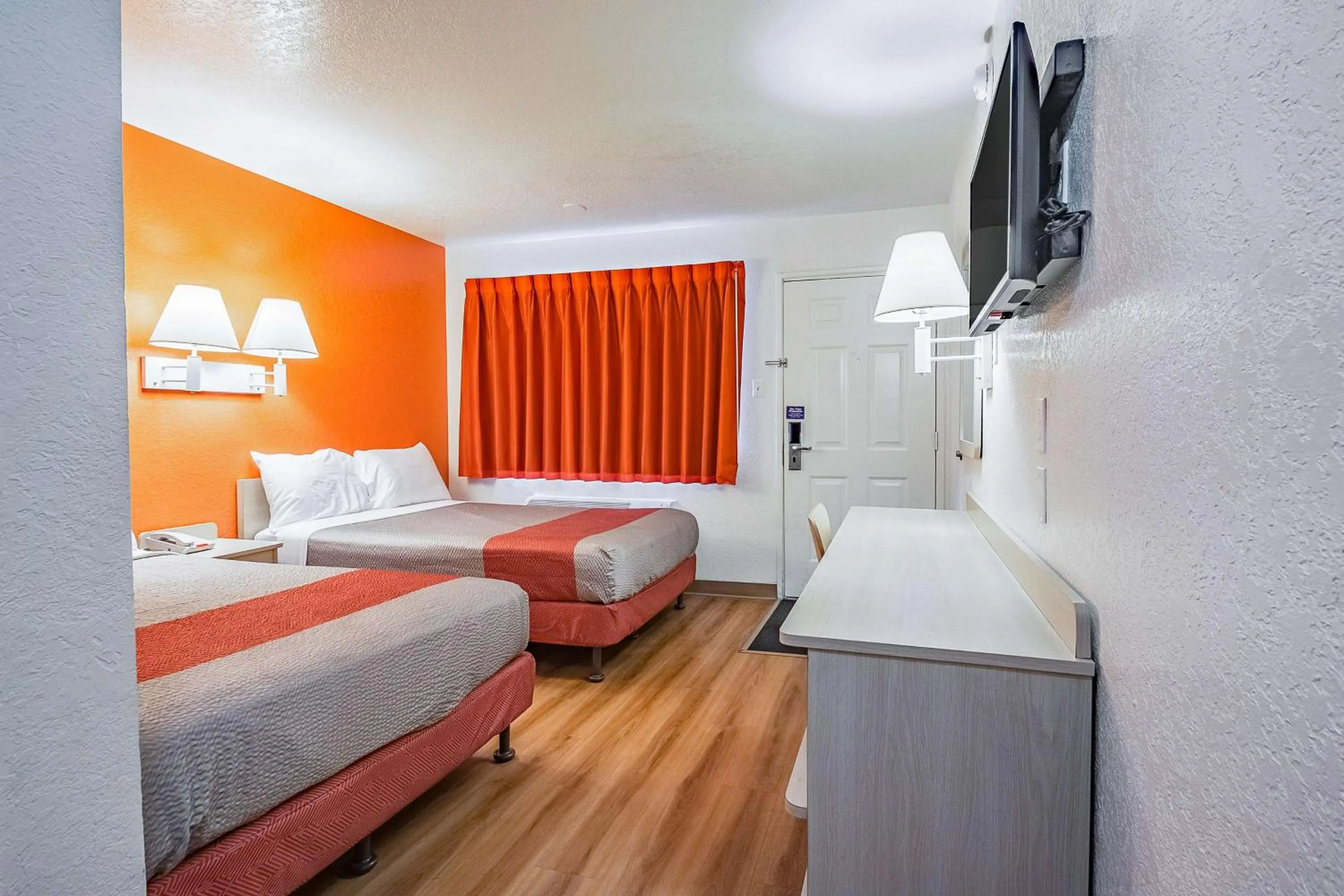 TV and multimedia, Bed in Motel 6-Salt Lake City, UT - West - Airport