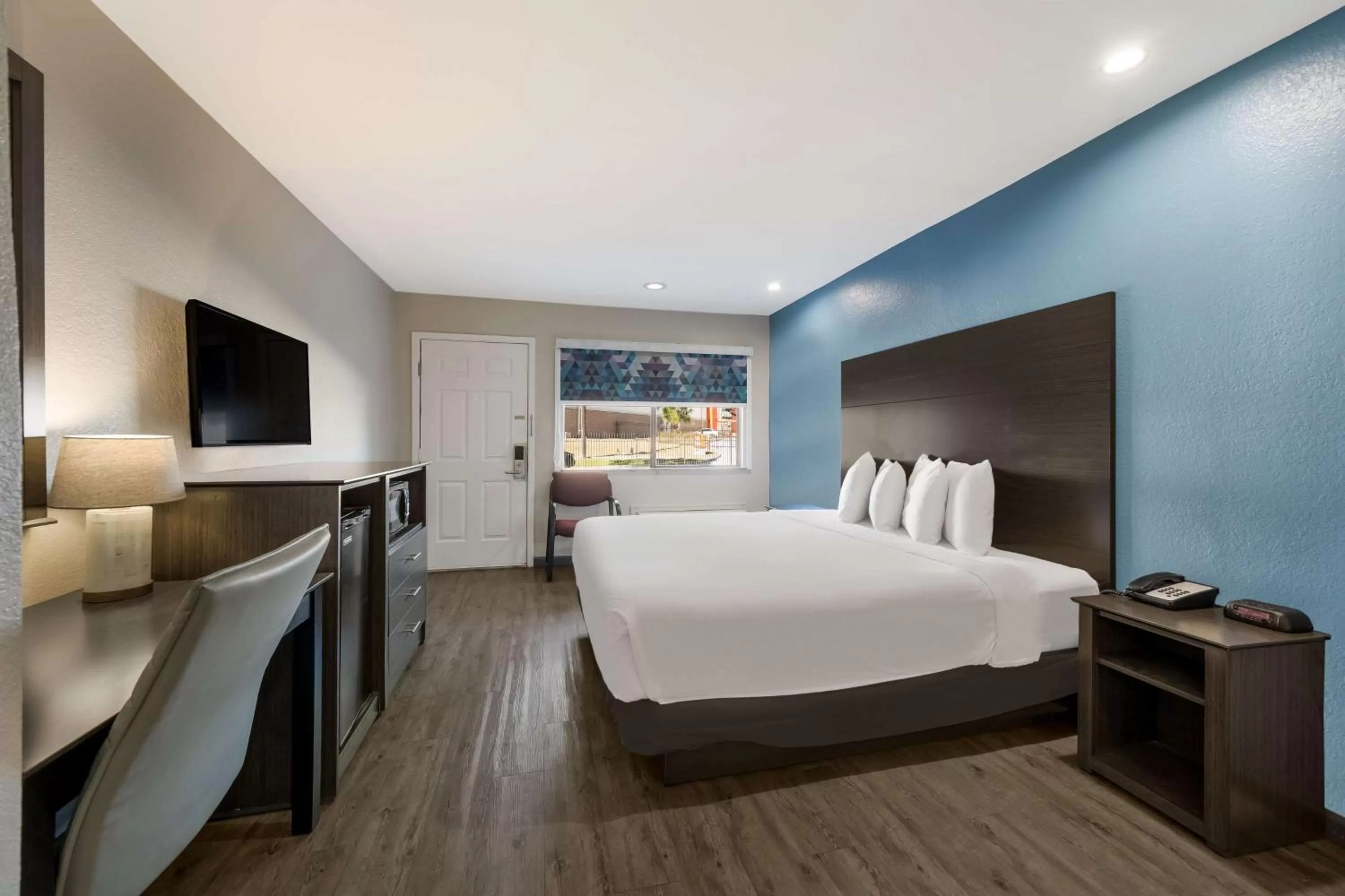 Bedroom, Bed in SureStay Hotel by Best Western Spring North Houston