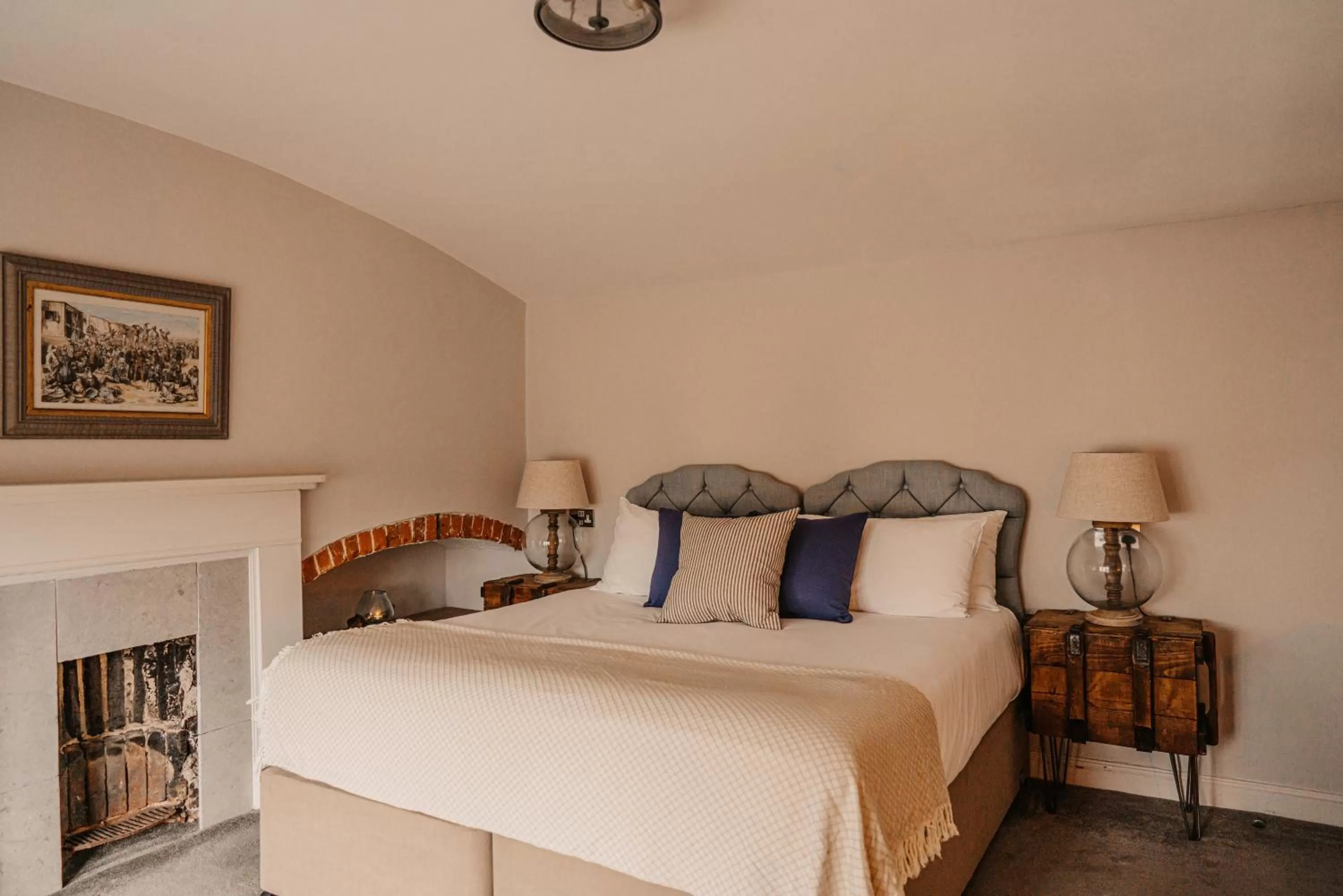 Bedroom, Bed in The Ship Inn