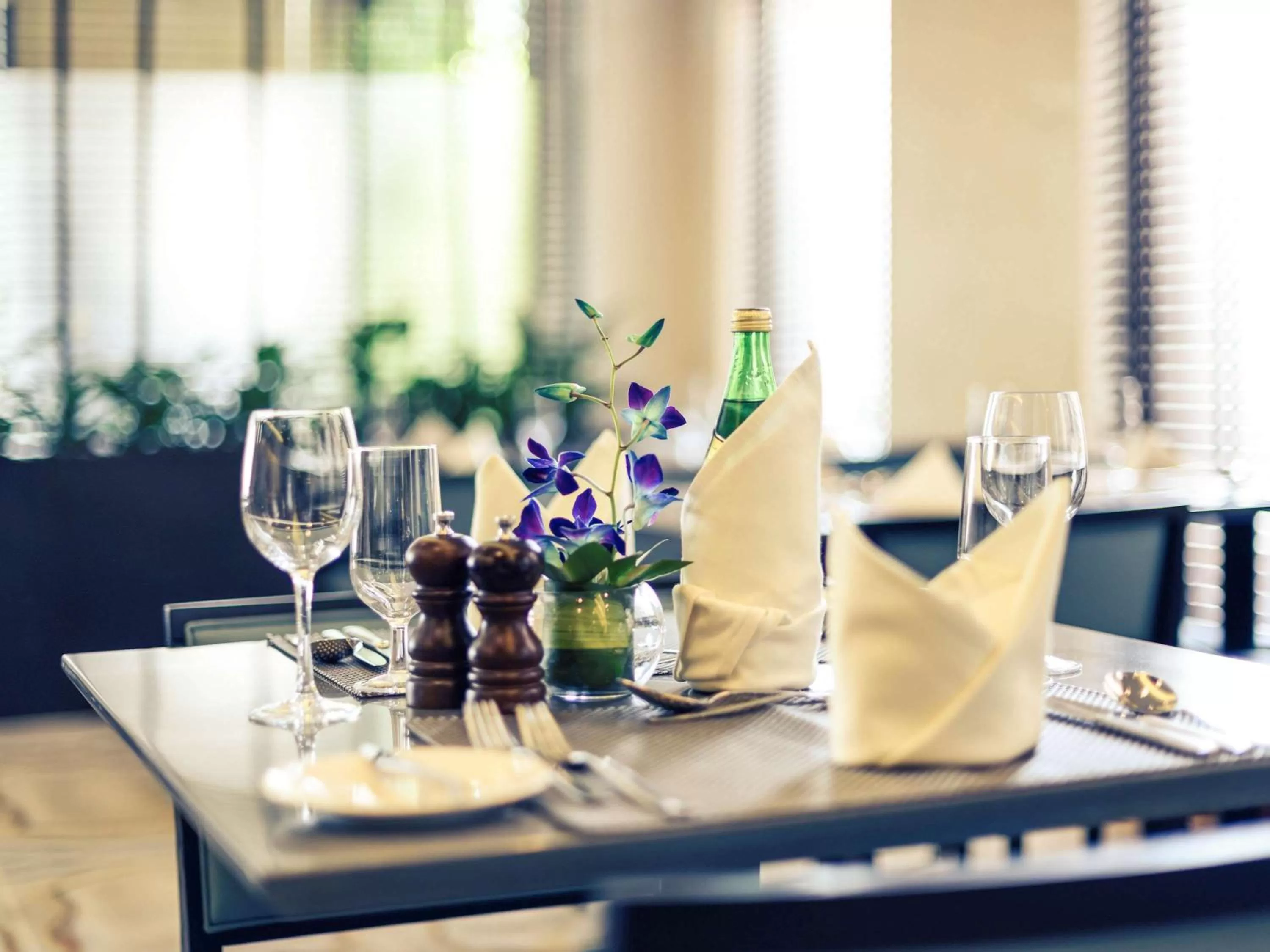 Restaurant/places to eat in Mercure Gold Hotel Jumeirah Dubai by Accor