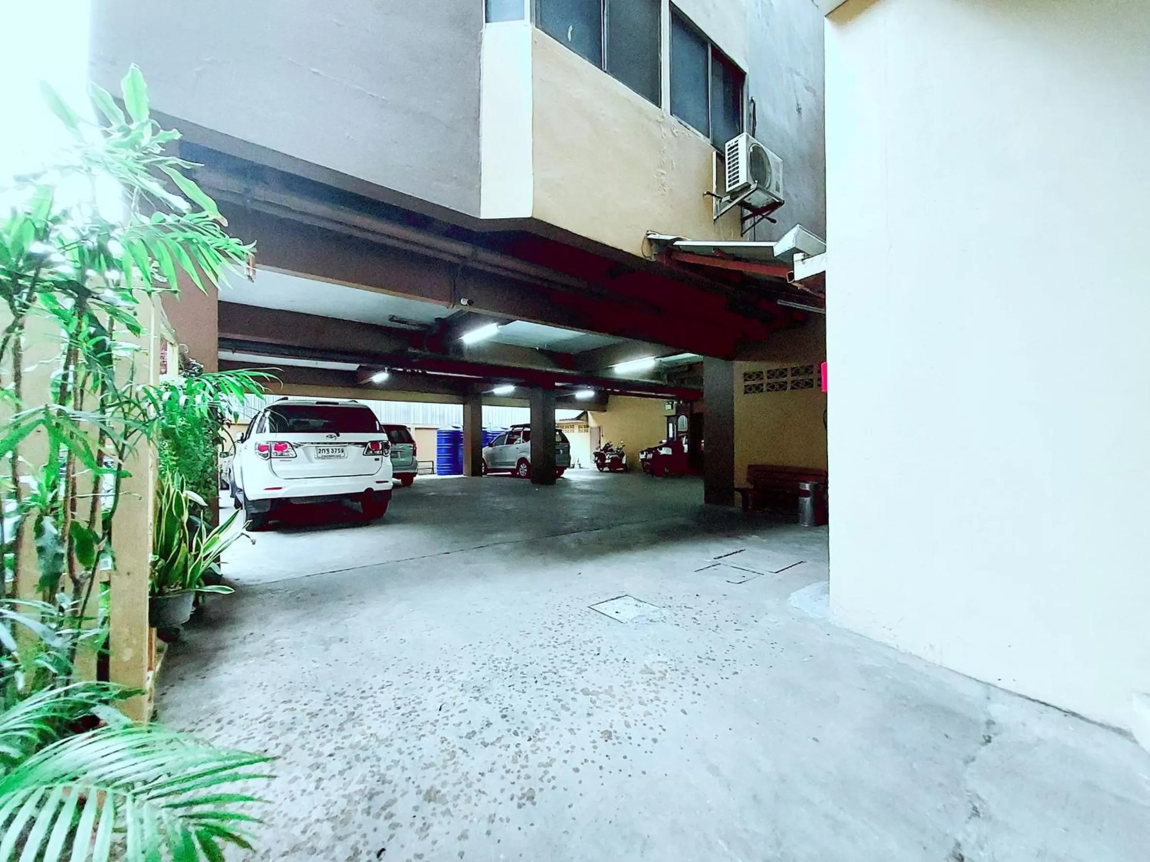 Parking in Traveller Inn Hotel