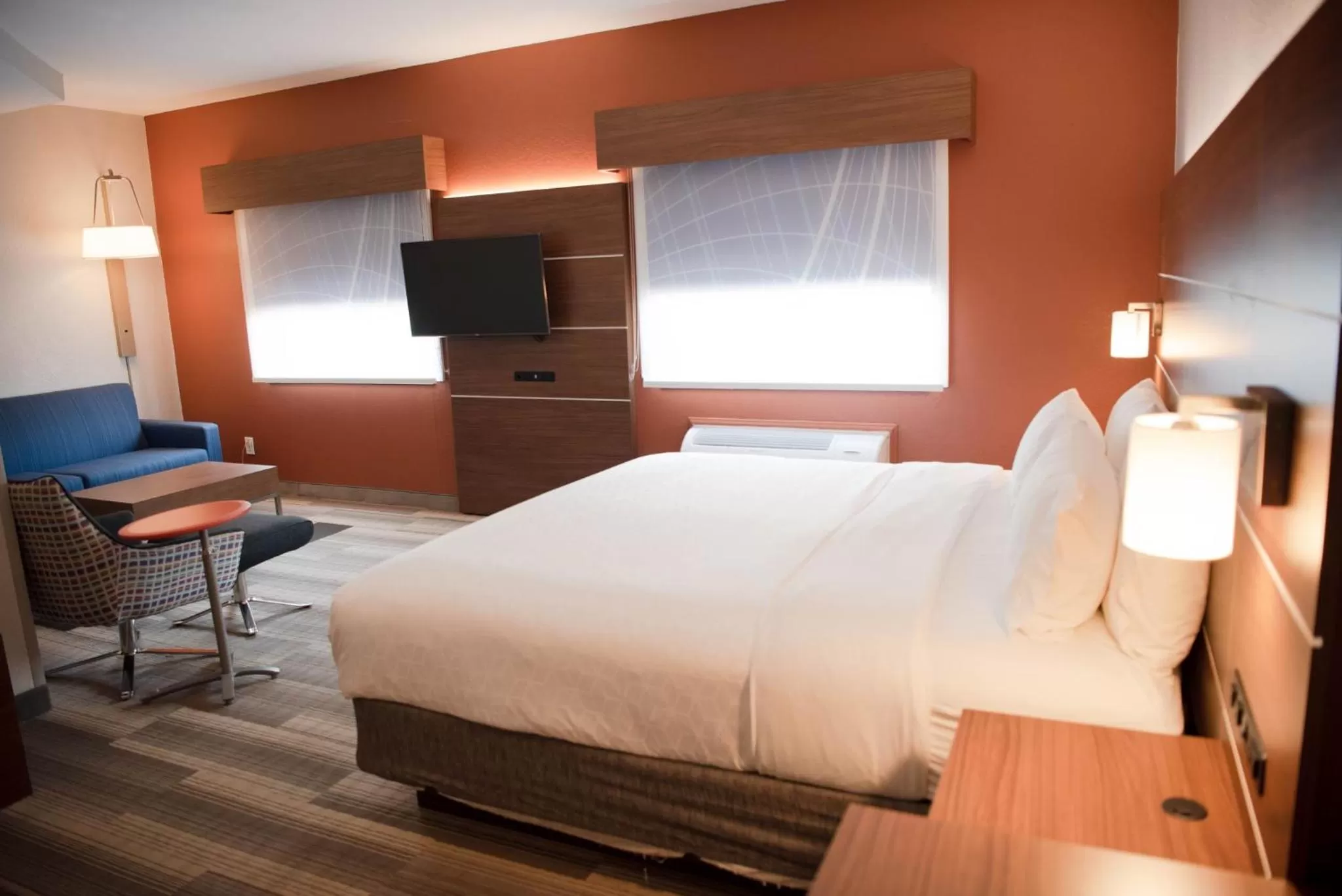 Photo of the whole room, Bed in Holiday Inn Express Winfield - Teays Valley by IHG