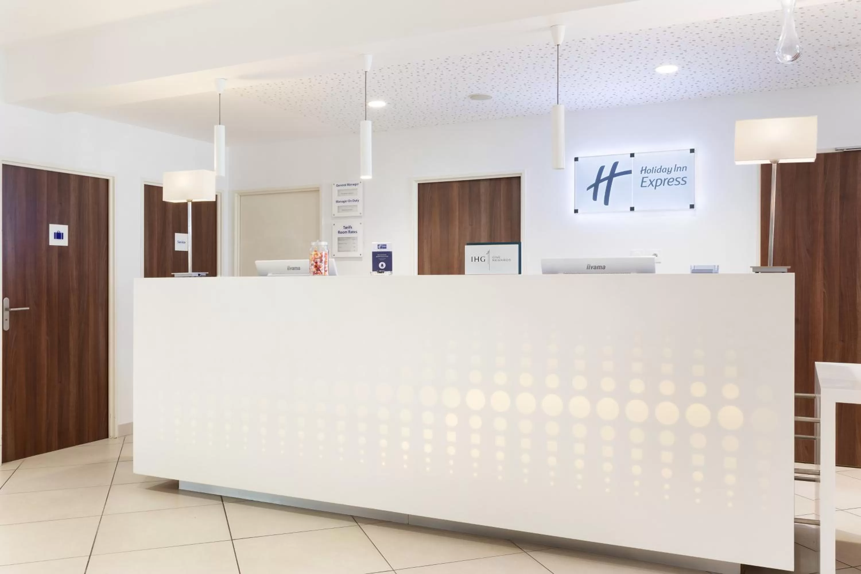 Lobby or reception in Holiday Inn Express Toulon - Est by IHG
