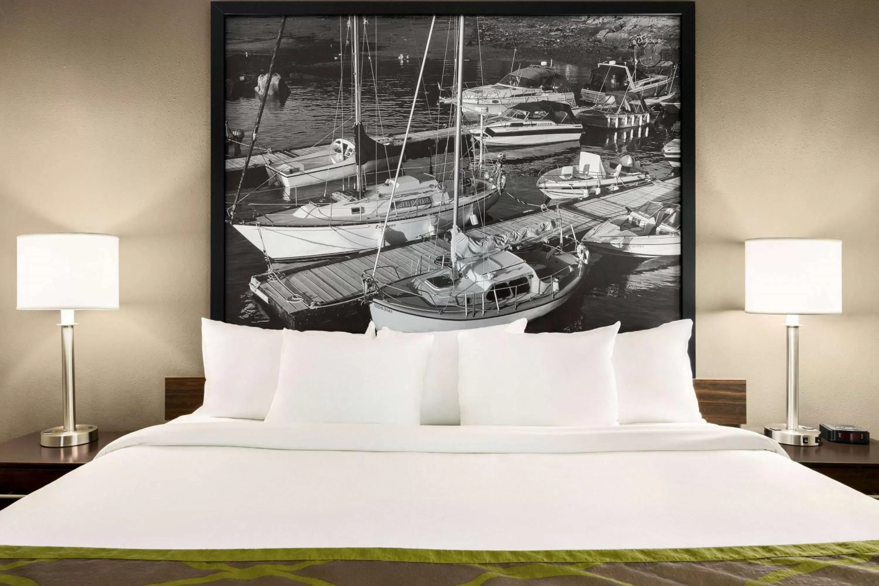 King Suite - Mobility Access/Non-Smoking in Super 8 by Wyndham Sarnia ON