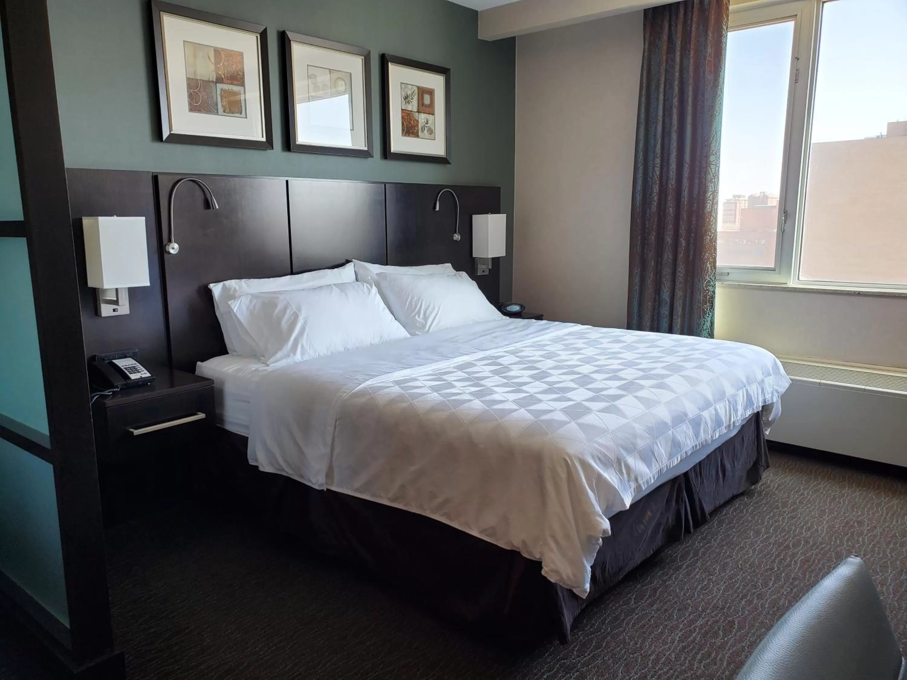 Bedroom, Bed in Holiday Inn Saskatoon Downtown by IHG