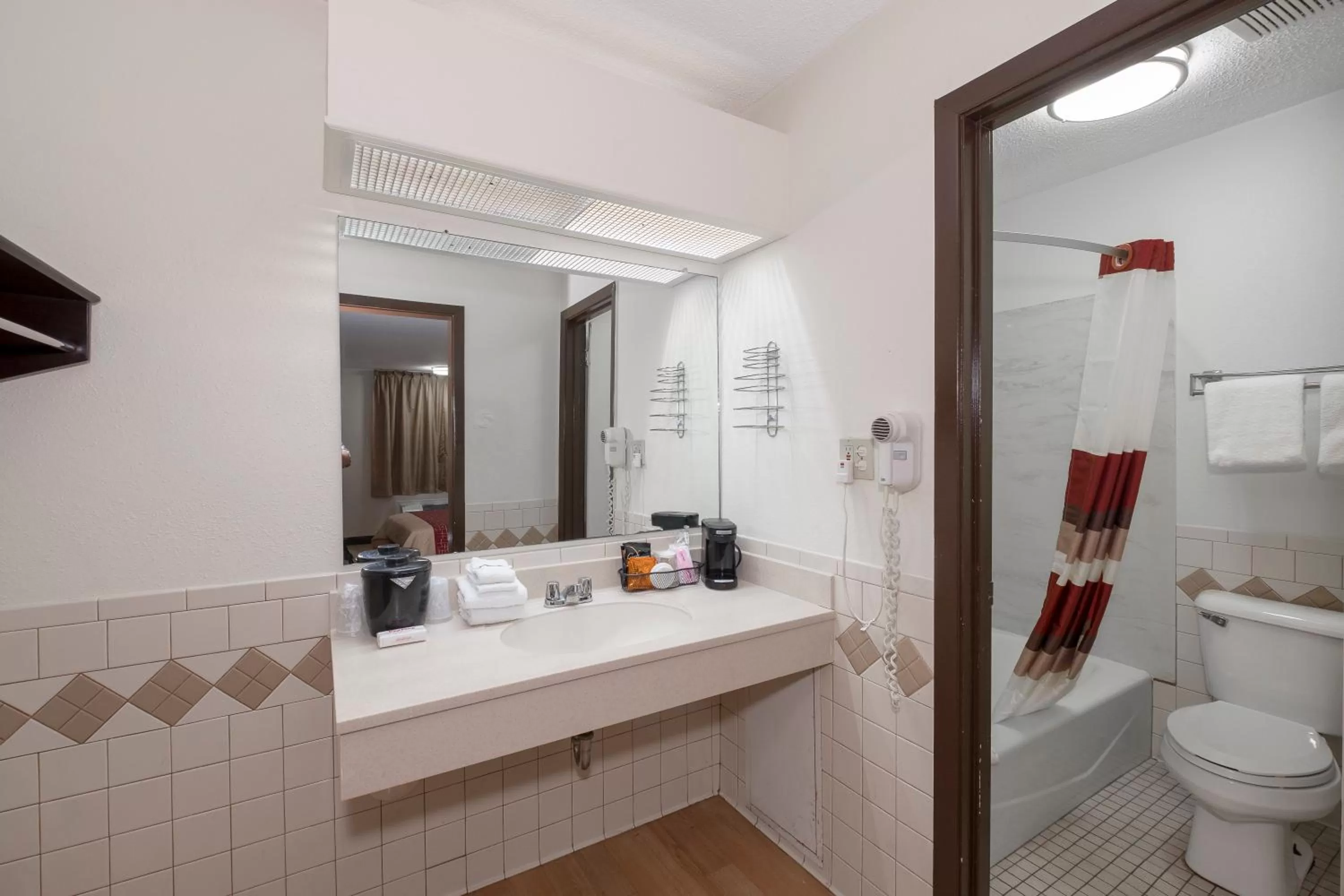 Bathroom in Red Roof Inn Morgan City