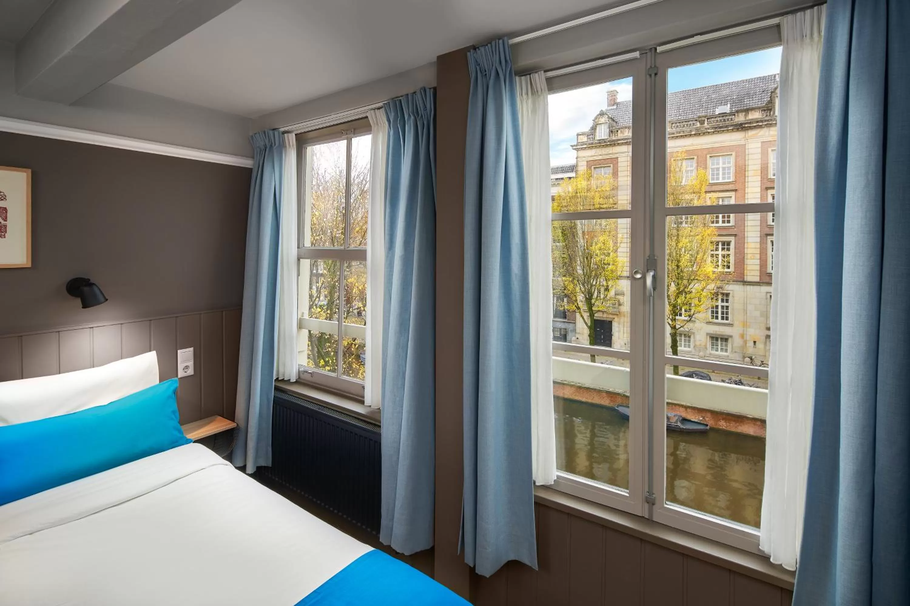 River view, Bed in Stanley Collection Hotel Hegra Amsterdam