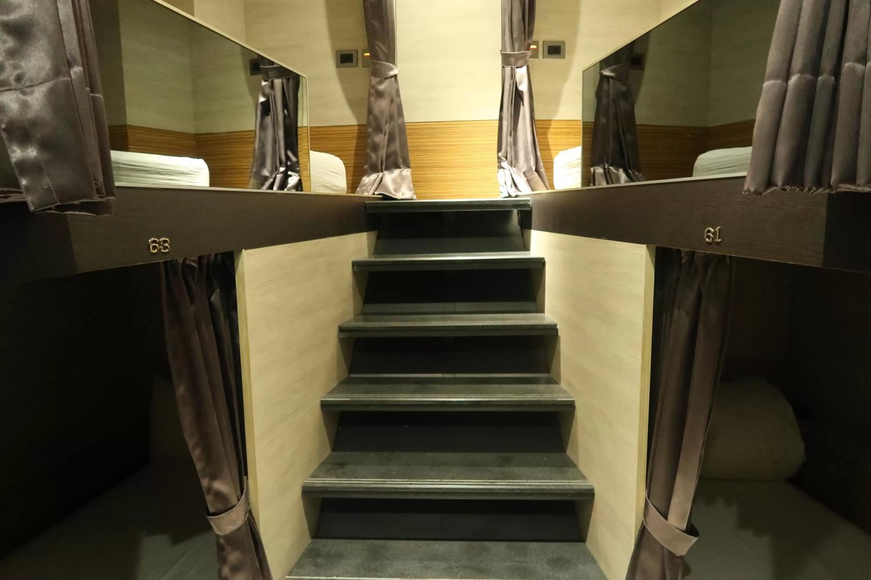 bunk bed in Amici hotel Six Star Hostel