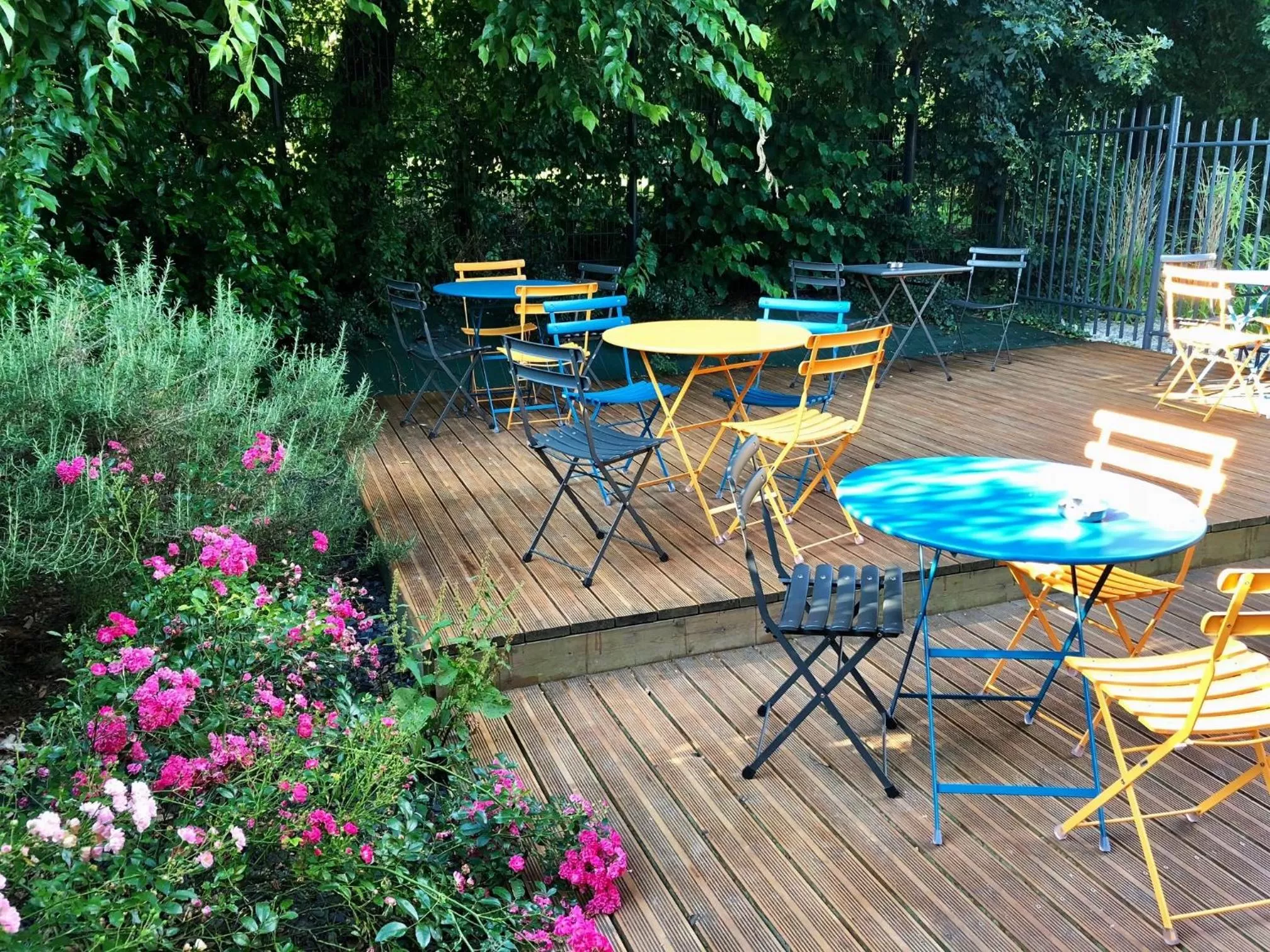 Patio in Eklo Hotels Le Mans