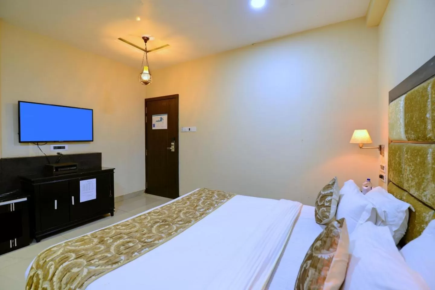 Bed in HOTEL SEVENTH SENSE